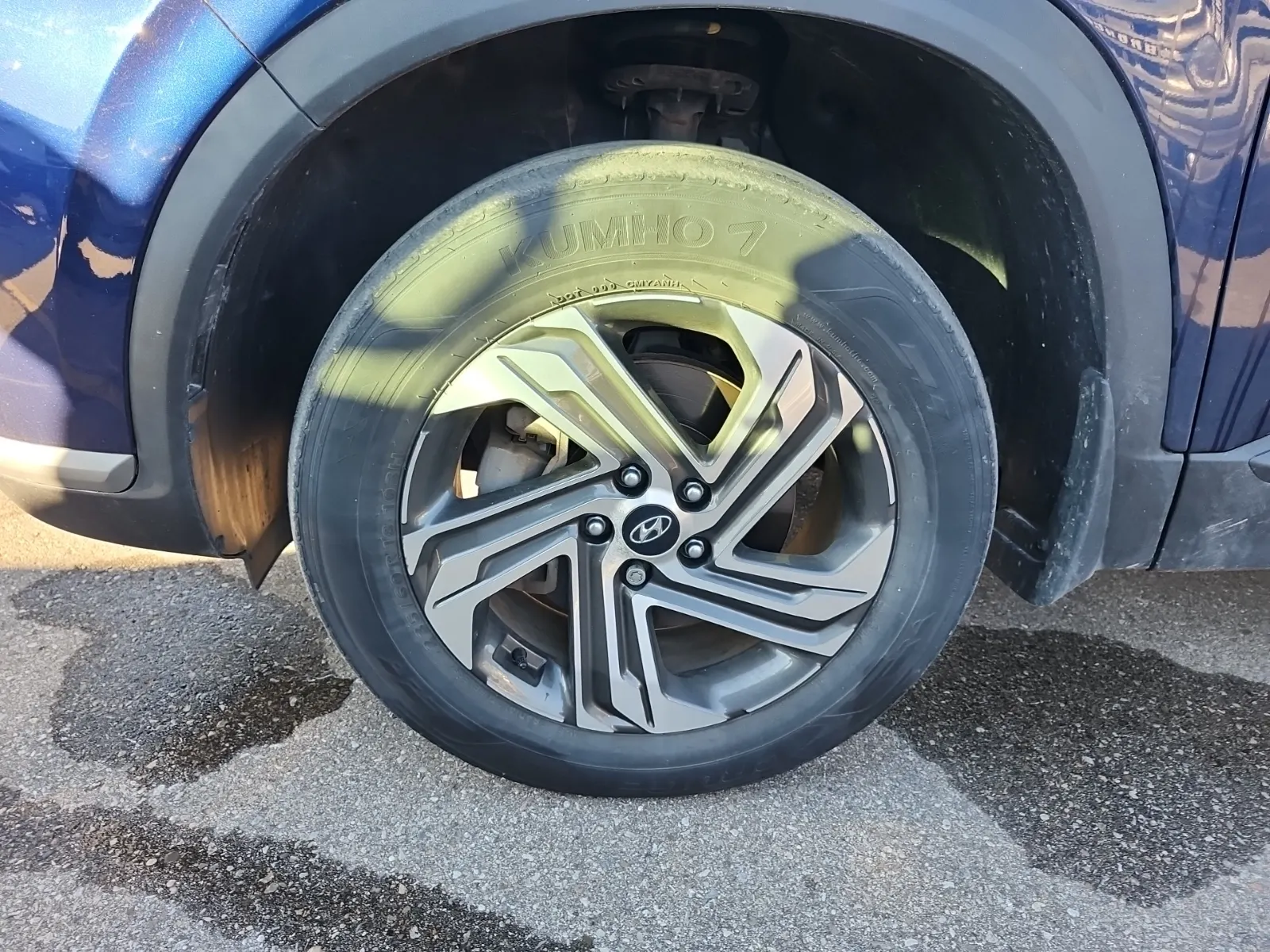 Front driver wheel/tire photo