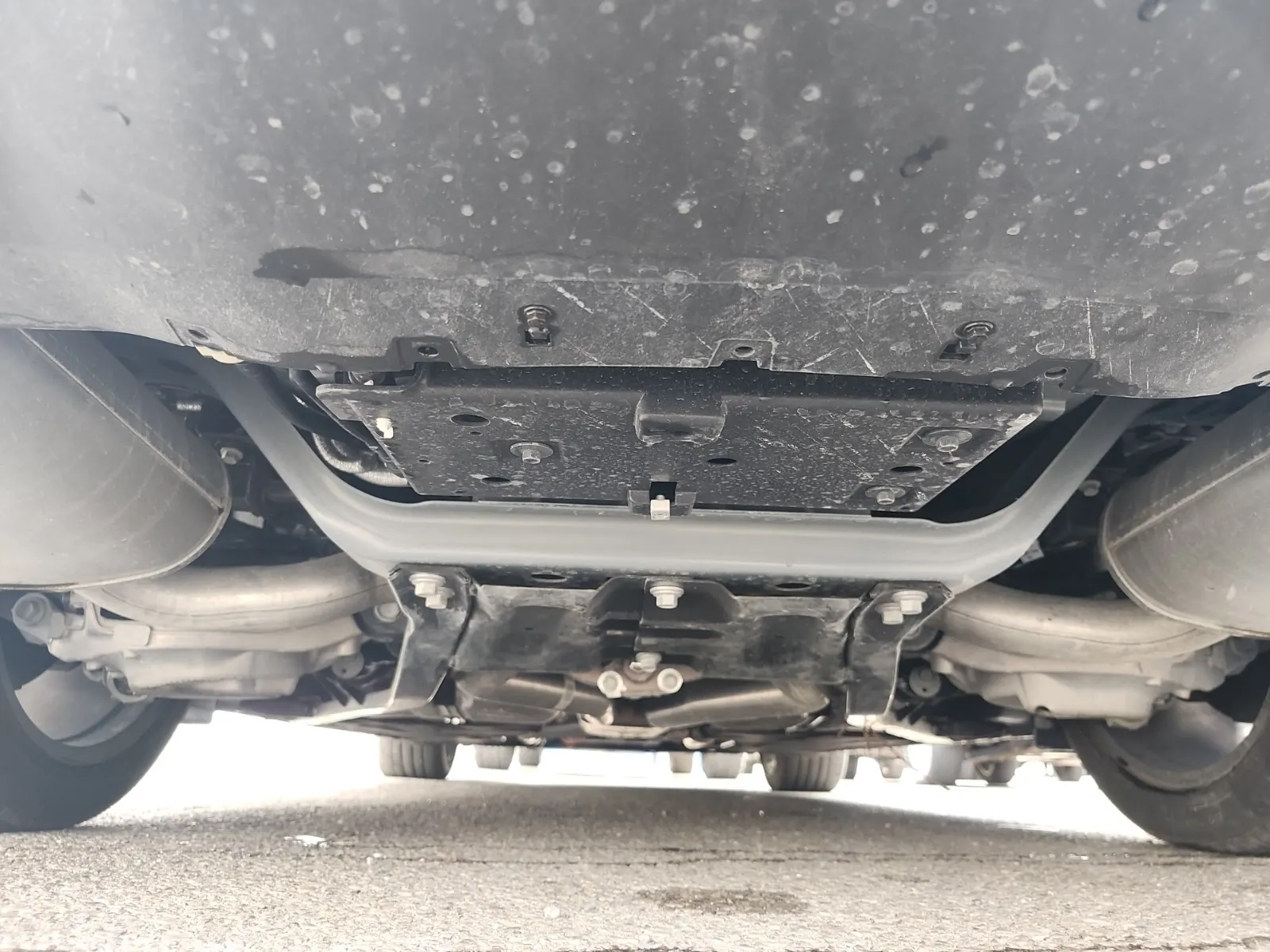 Undercarriage - Rear Photo