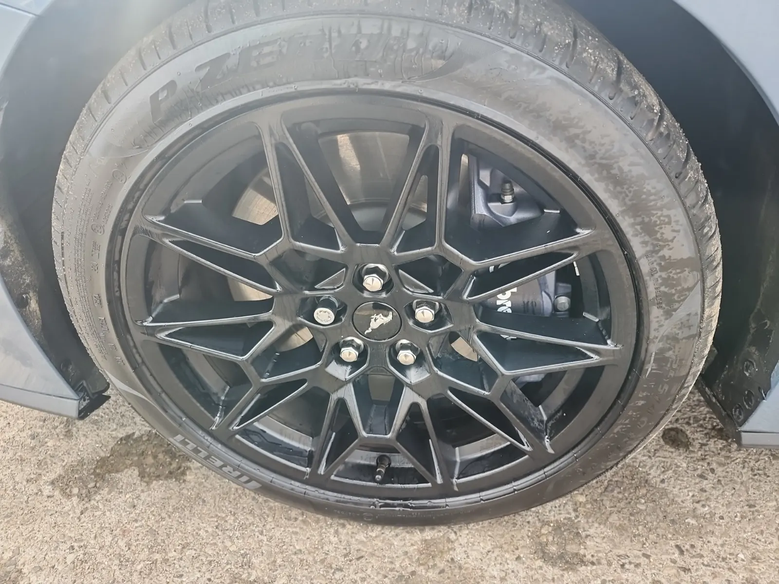 Front driver wheel/tire photo