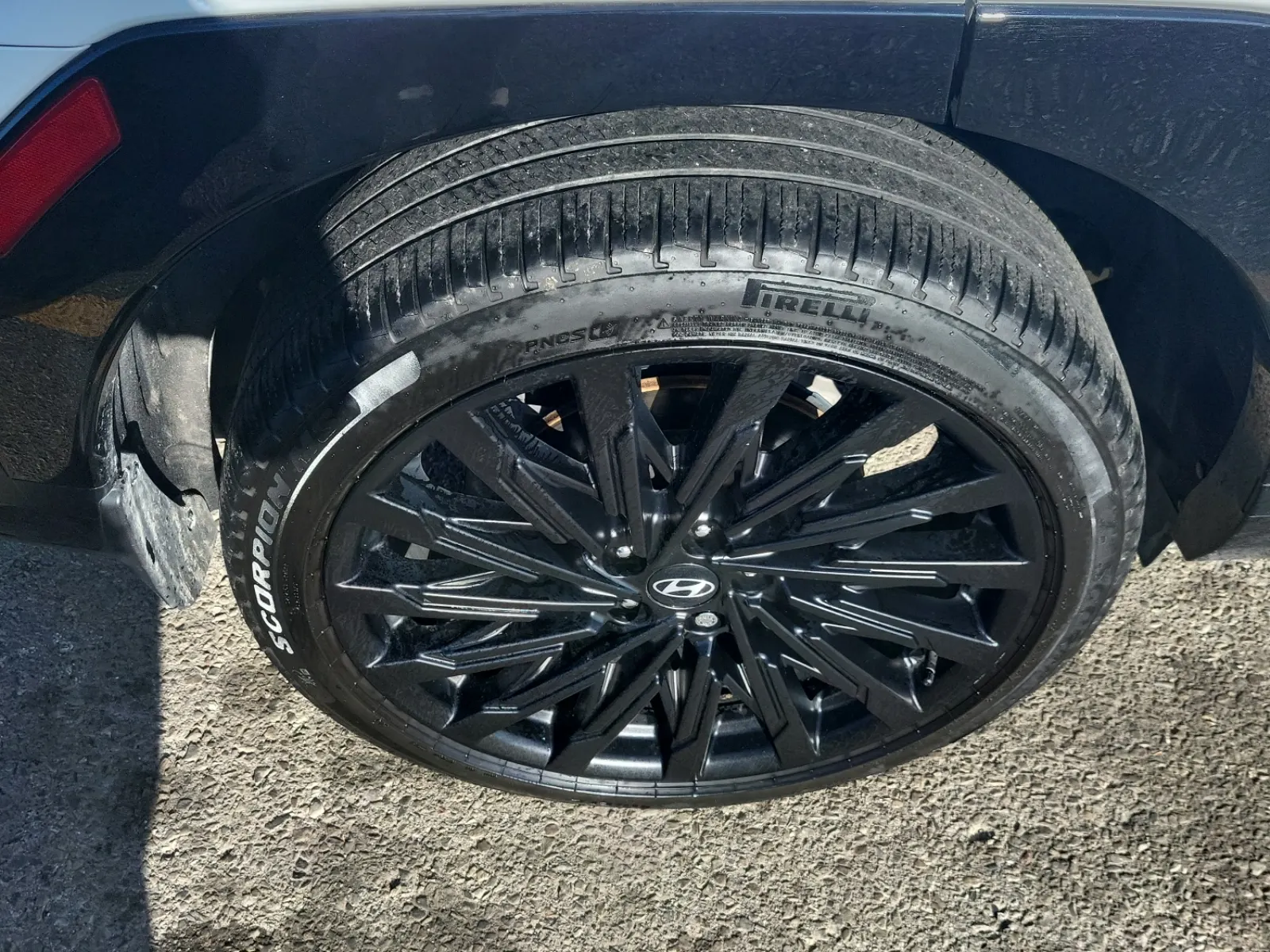 Right Rear Wheel/Tire Photo