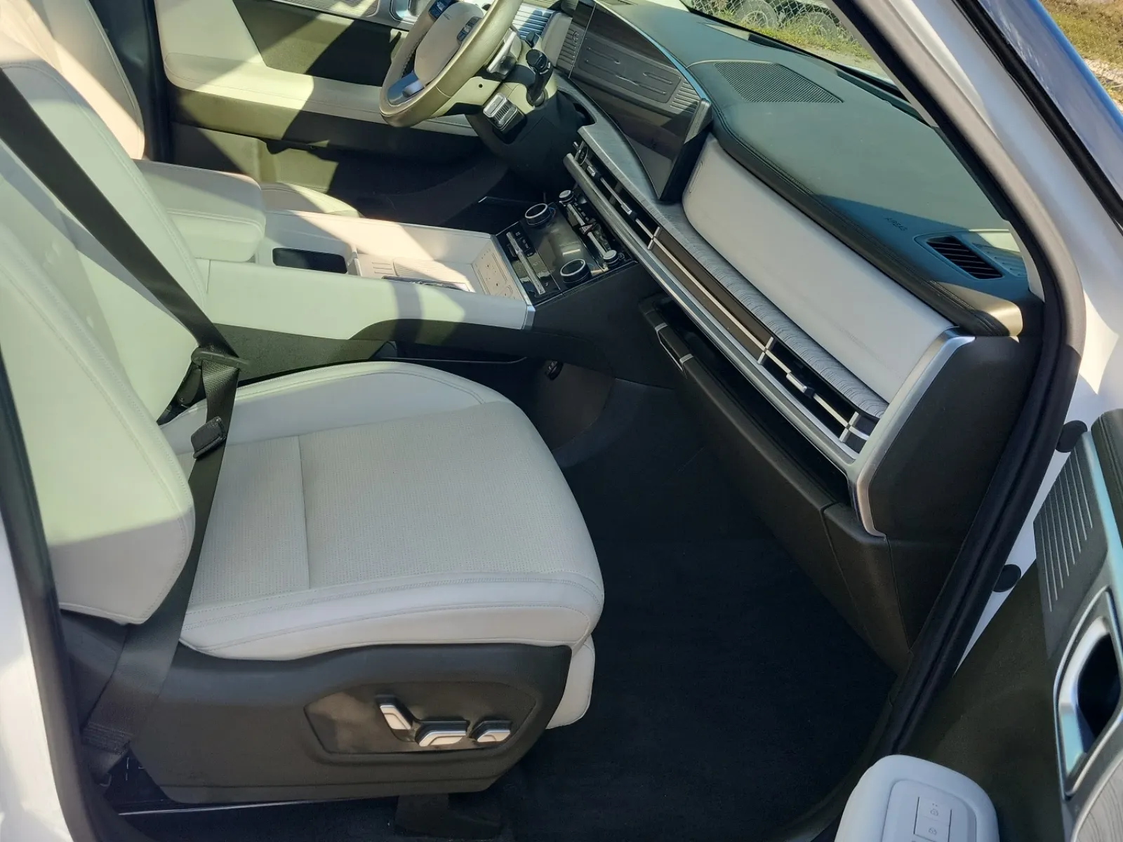 Right Side Interior Photo