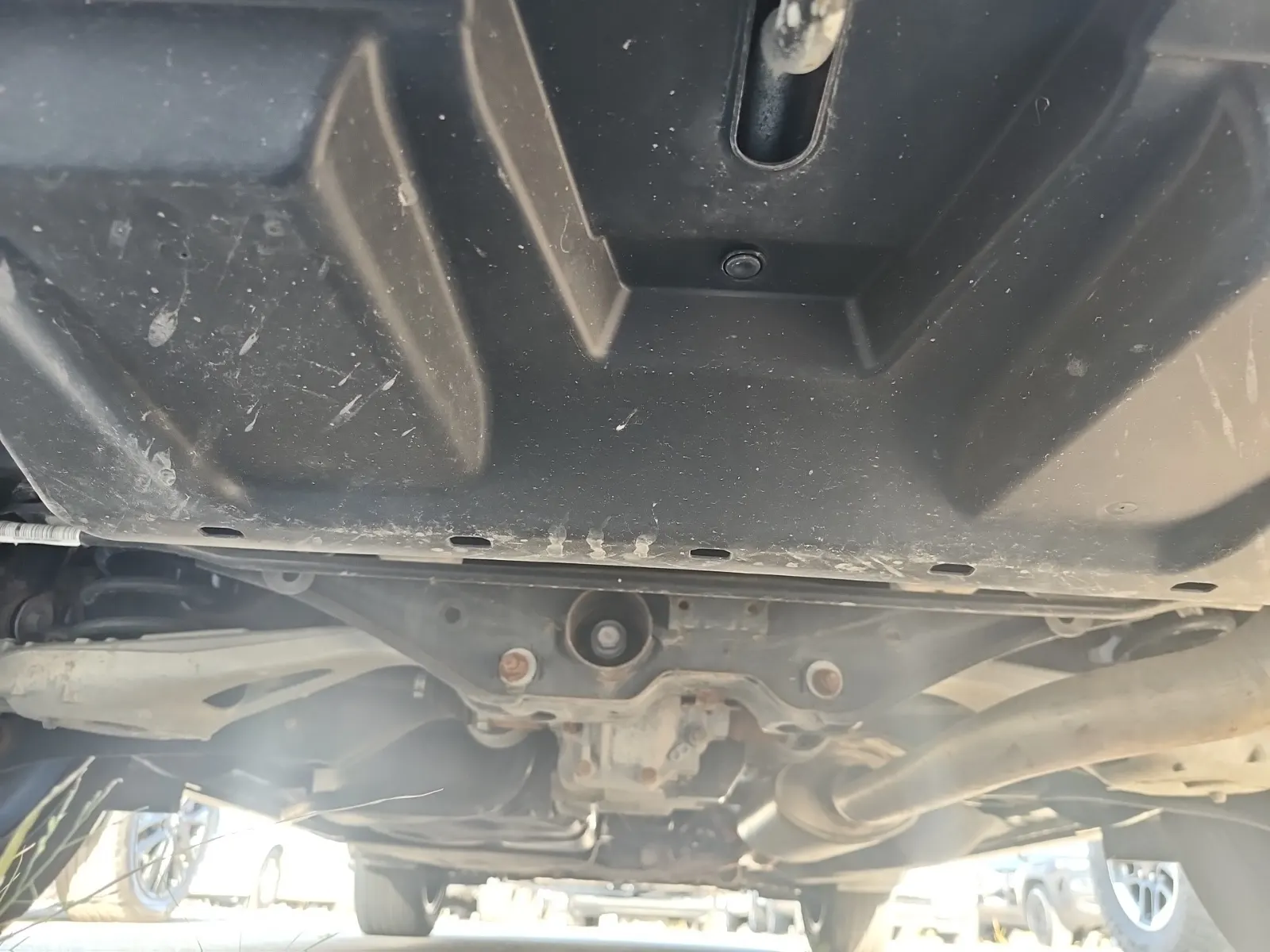 Undercarriage - Rear Photo