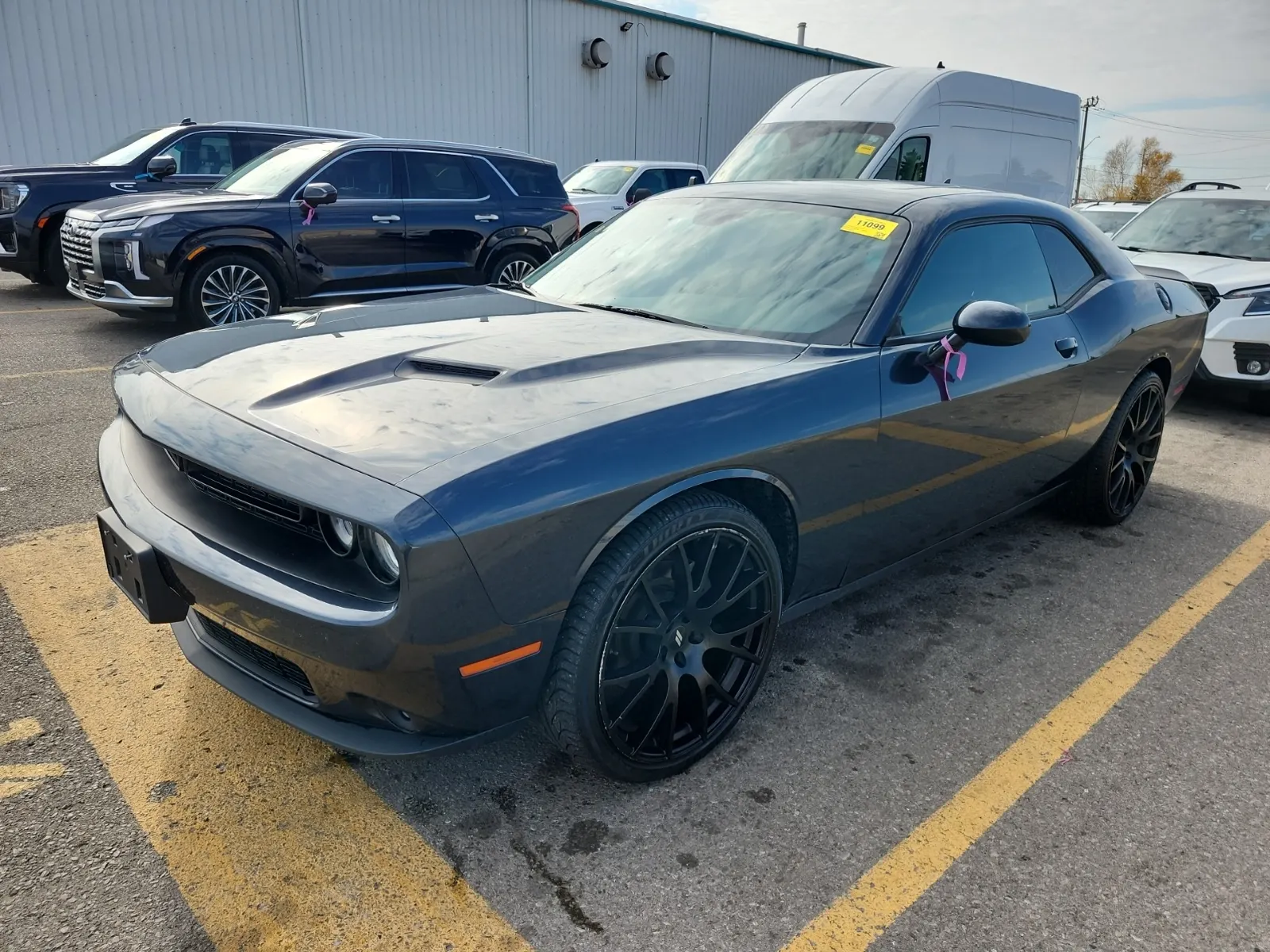 Front driver 3/4 photo