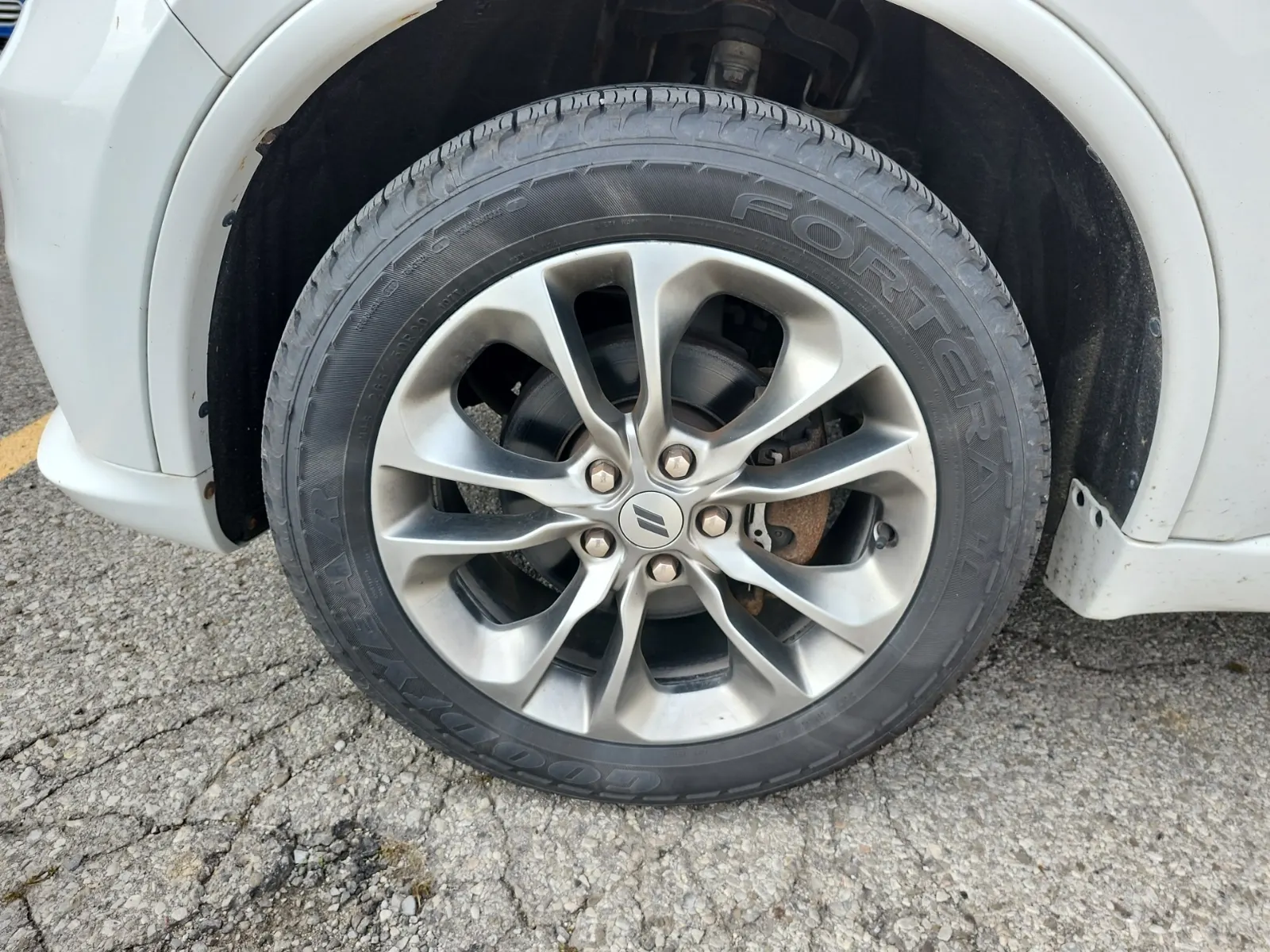 Front driver wheel/tire photo