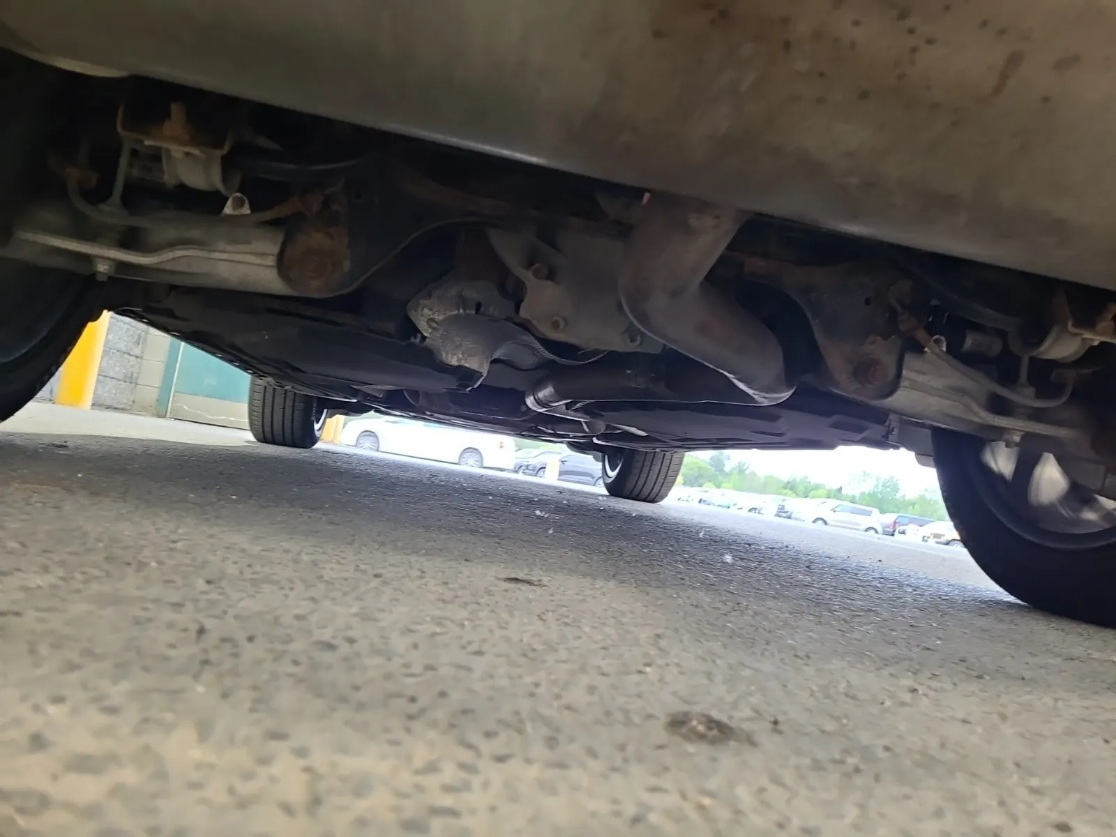 Undercarriage - Rear Photo