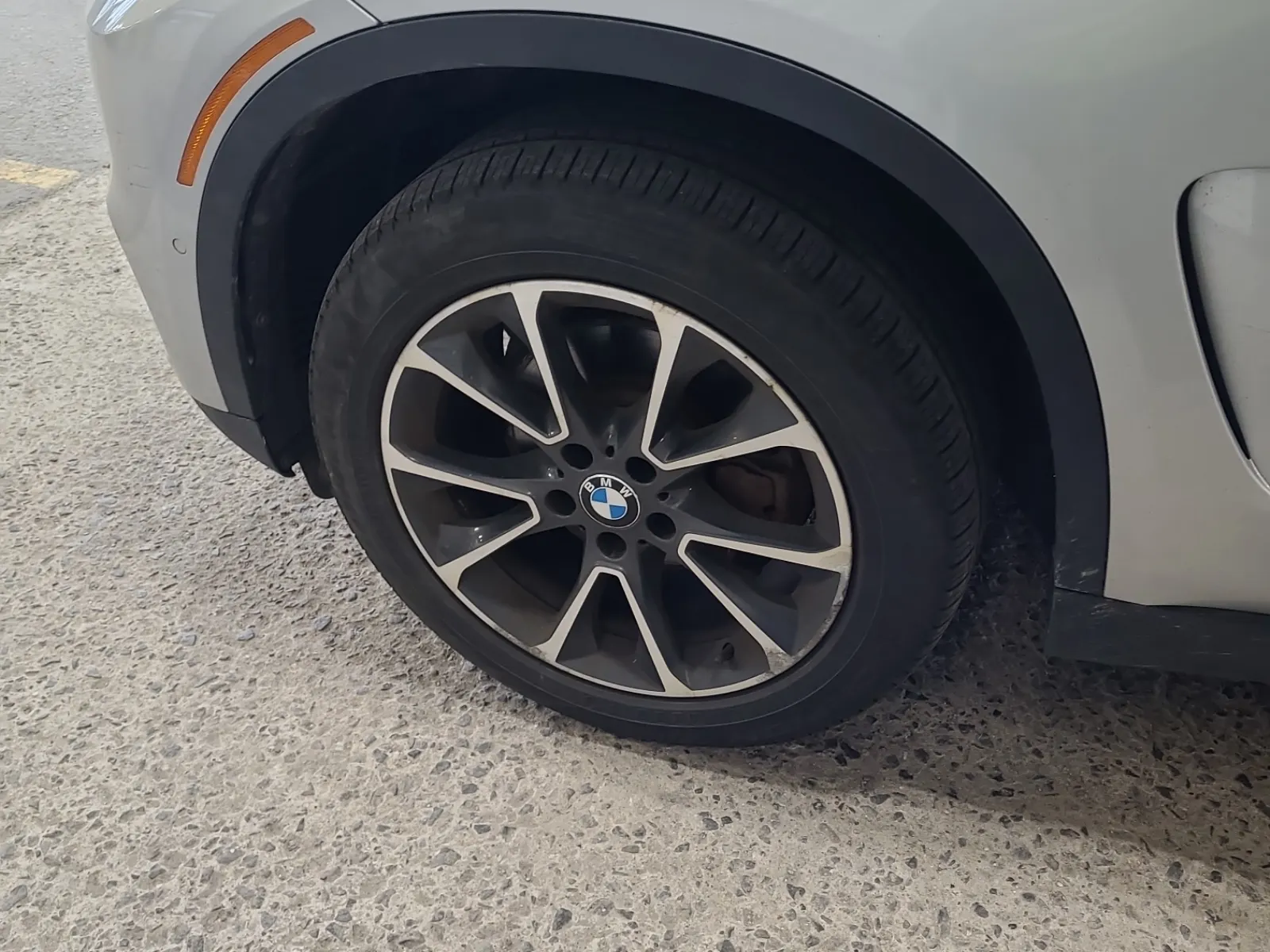 Front driver wheel/tire photo