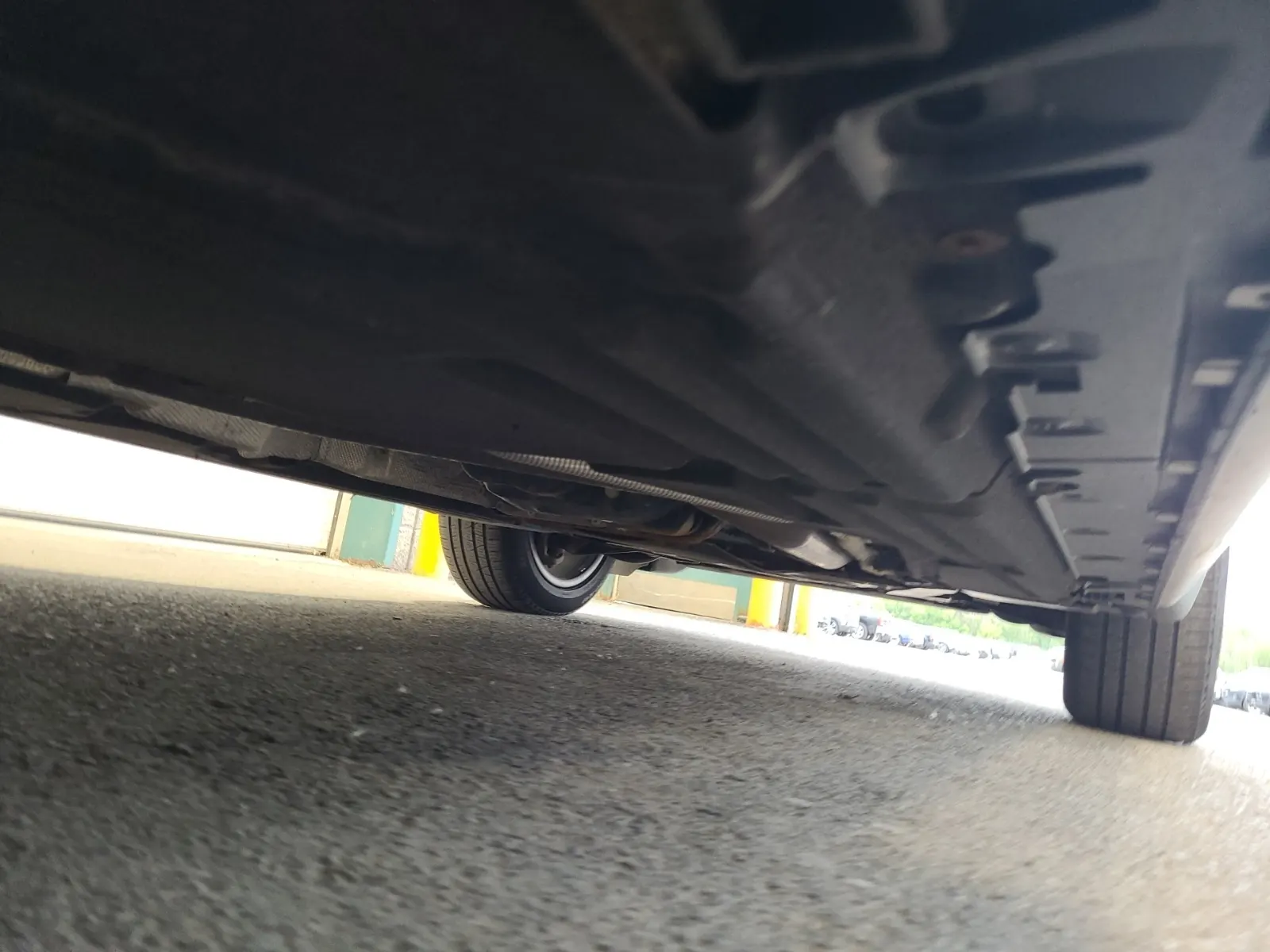 Undercarriage - Passenger Photo