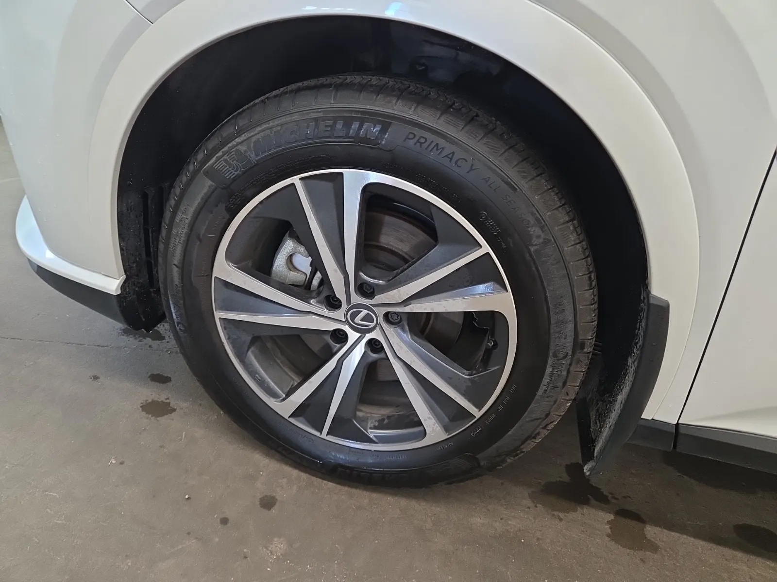 Front driver wheel/tire photo