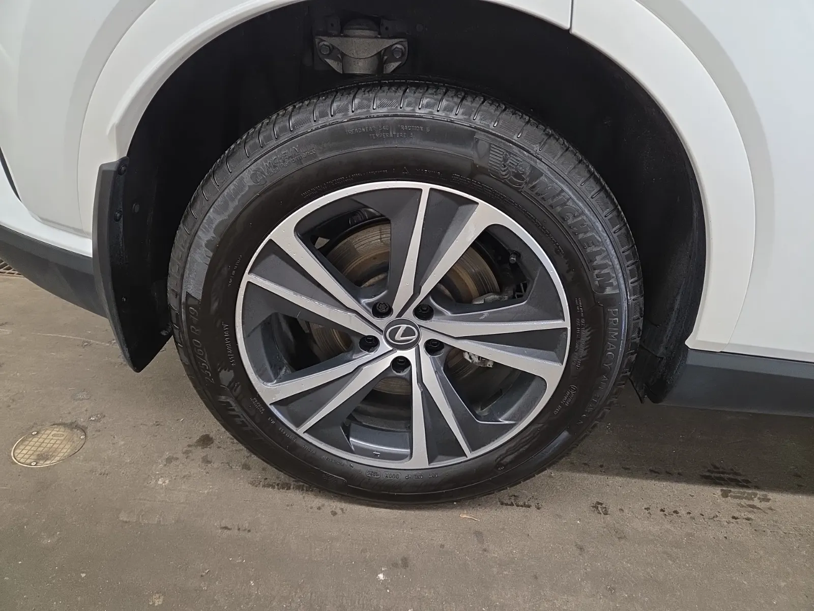 Right Rear Wheel/Tire Photo