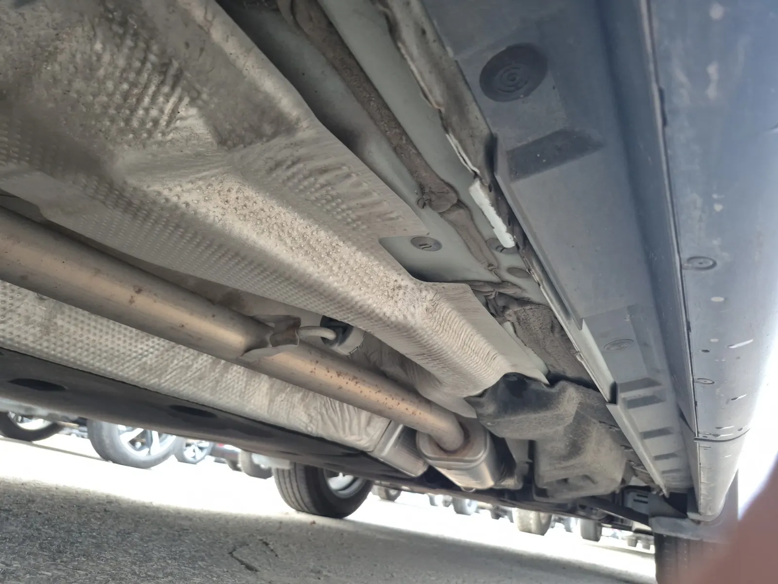 Undercarriage - Passenger Photo