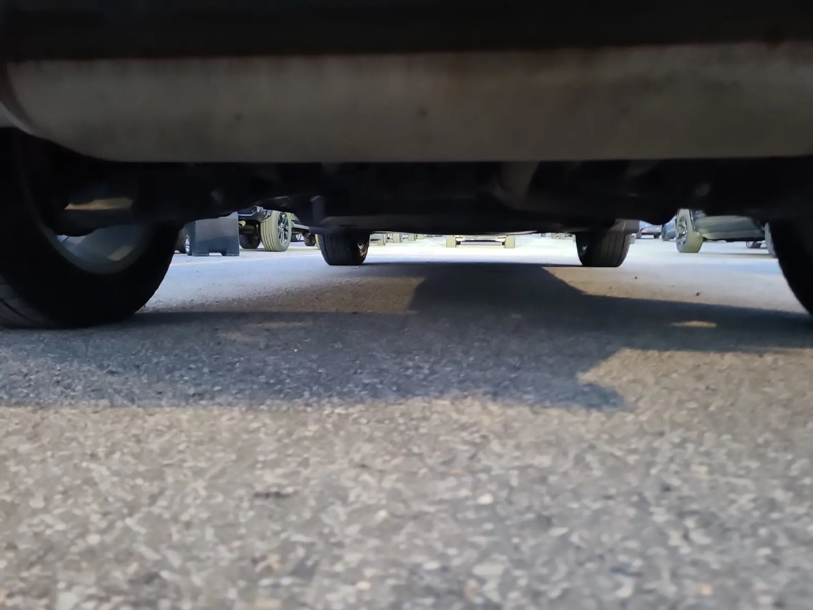 Undercarriage - Rear Photo