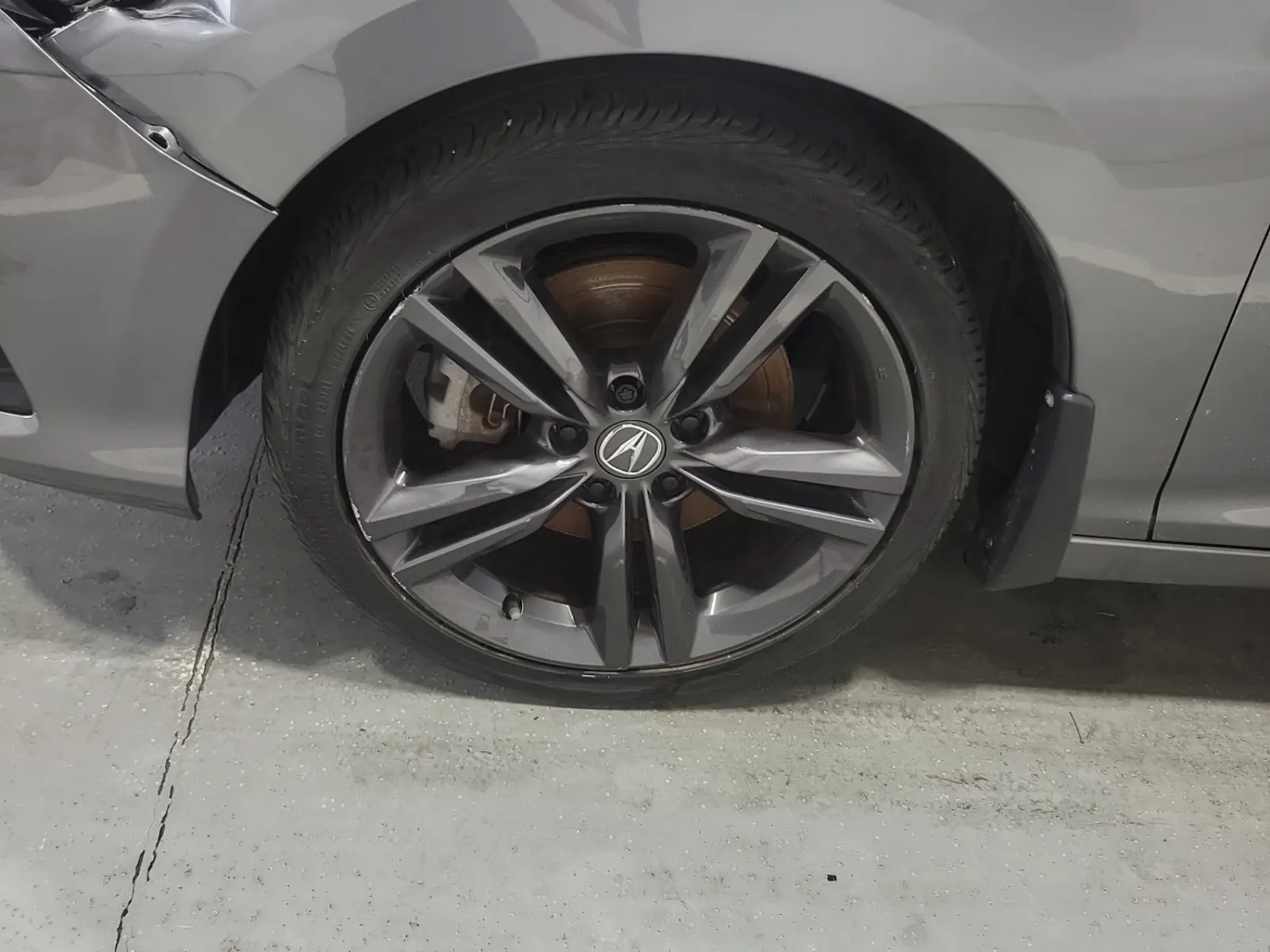 Front driver wheel/tire photo
