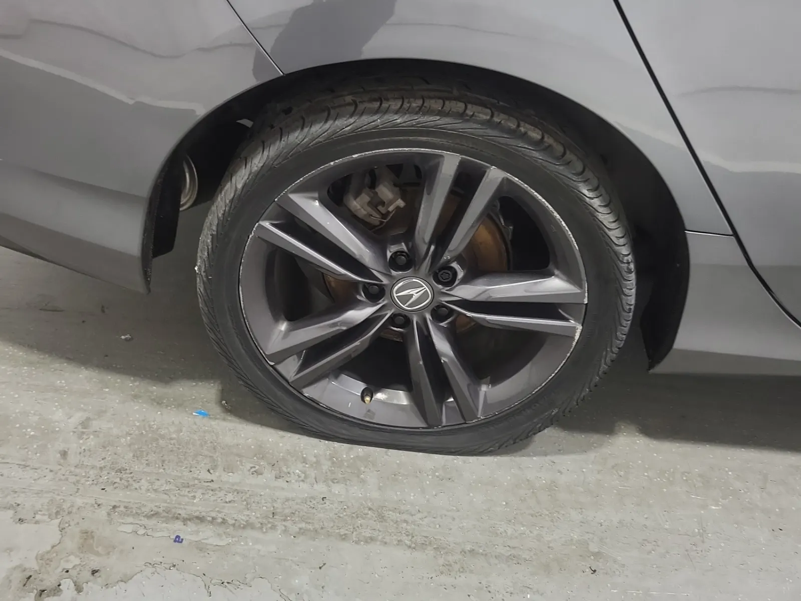 Right Rear Wheel/Tire Photo