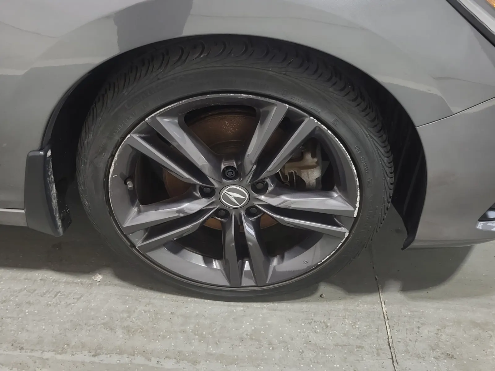 Right Front Wheel/Tire Photo