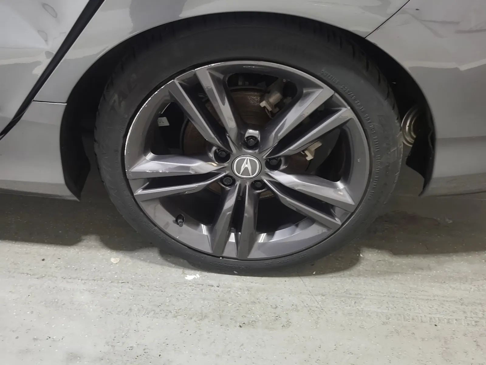 Left Rear Wheel/Tire Photo