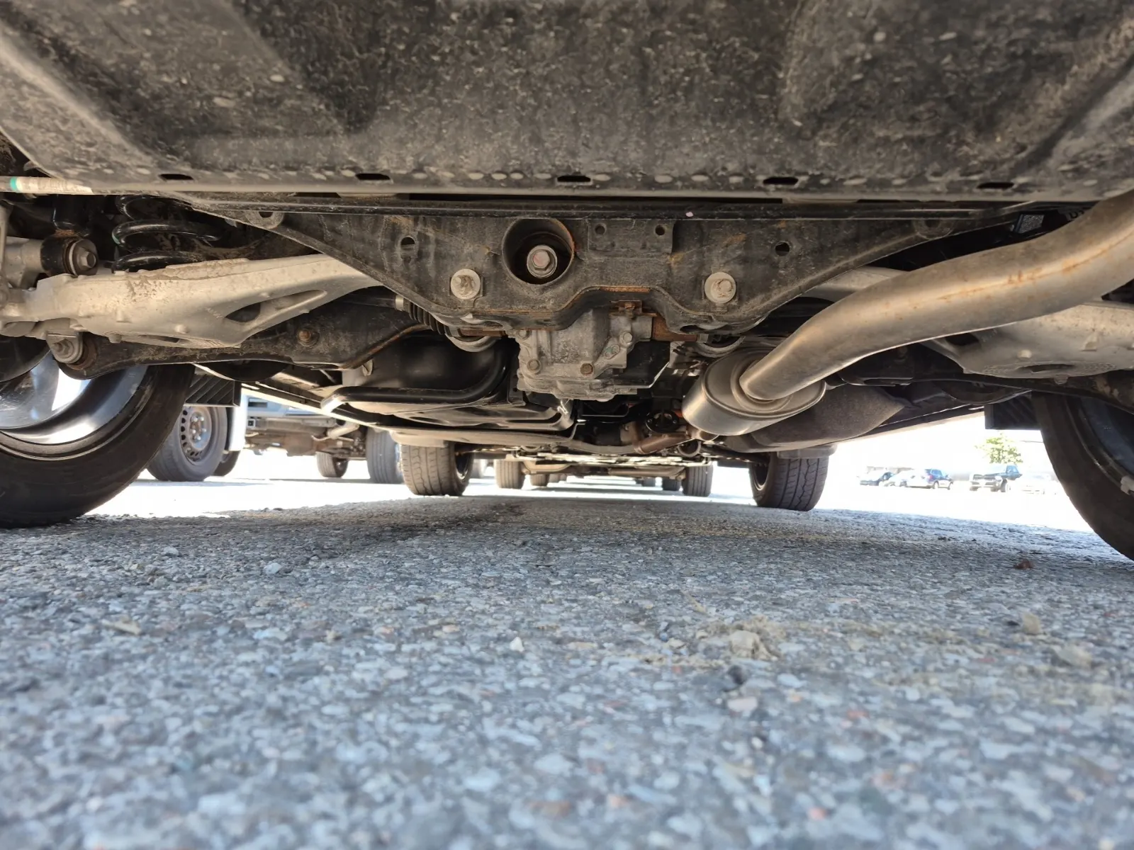 Undercarriage - Rear Photo