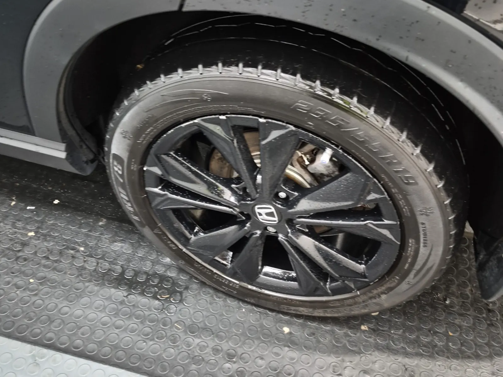 Left Rear Wheel/Tire Photo
