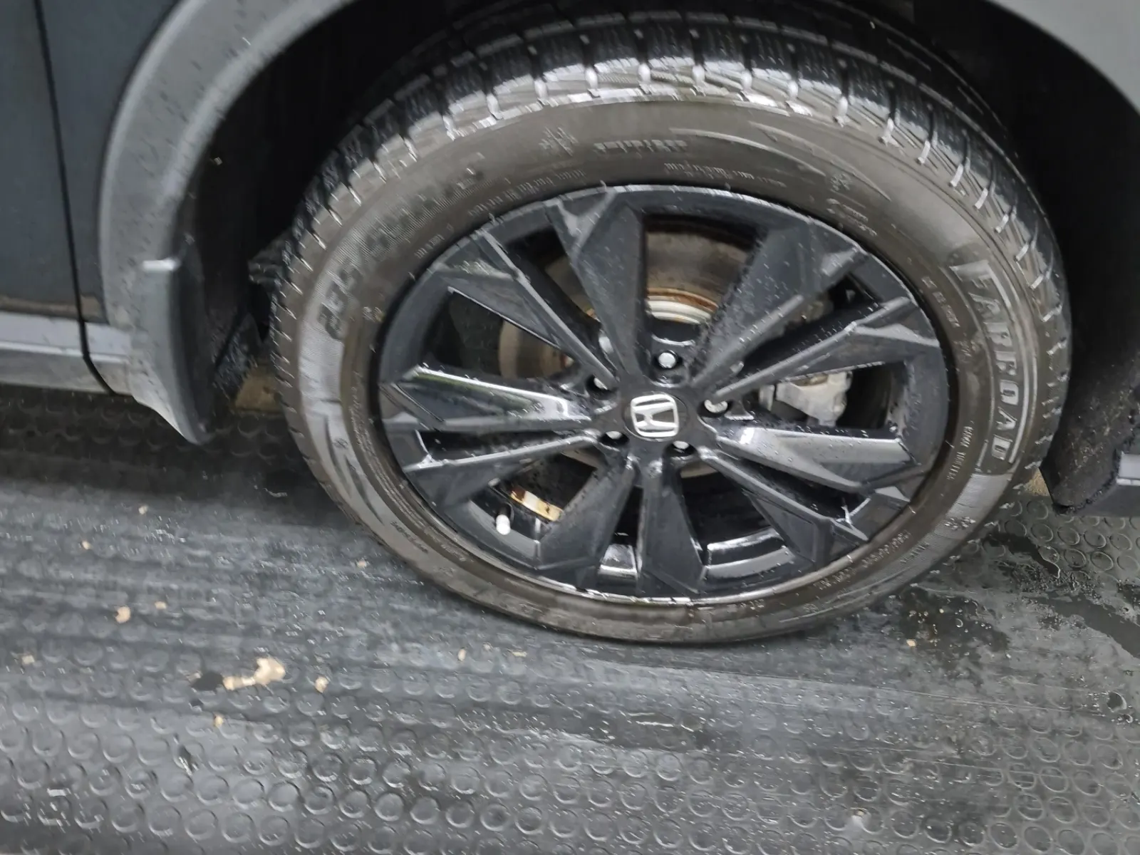 Right Front Wheel/Tire Photo