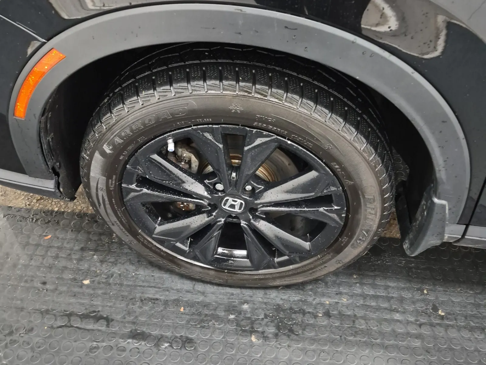 Front driver wheel/tire photo