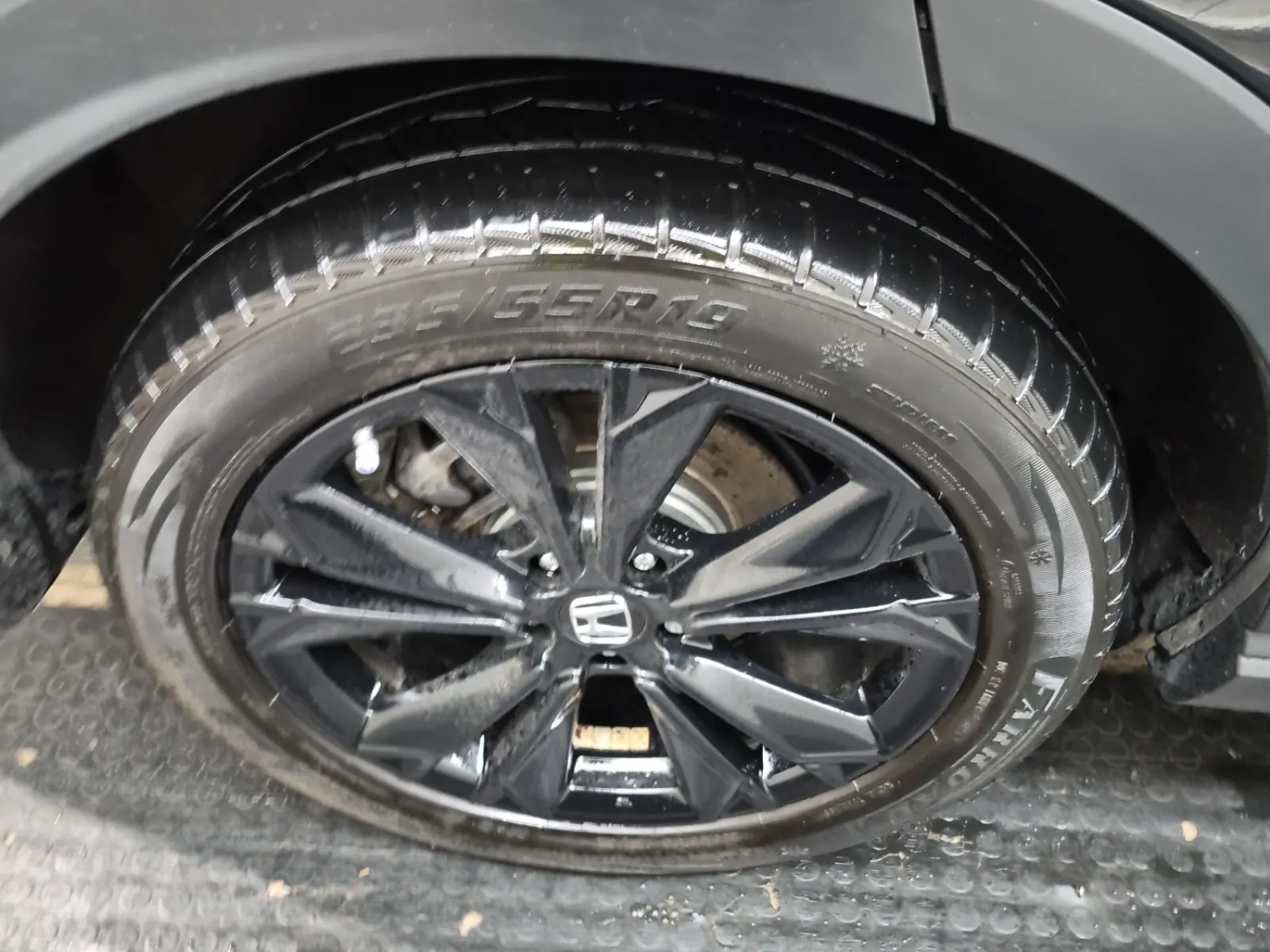 Right Rear Wheel/Tire Photo