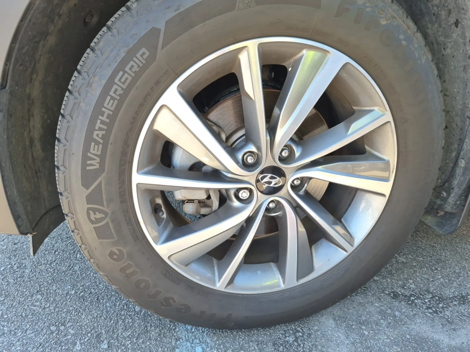 Front driver wheel/tire photo