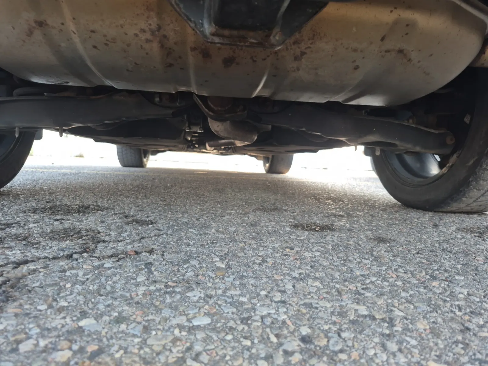 Undercarriage - Rear Photo