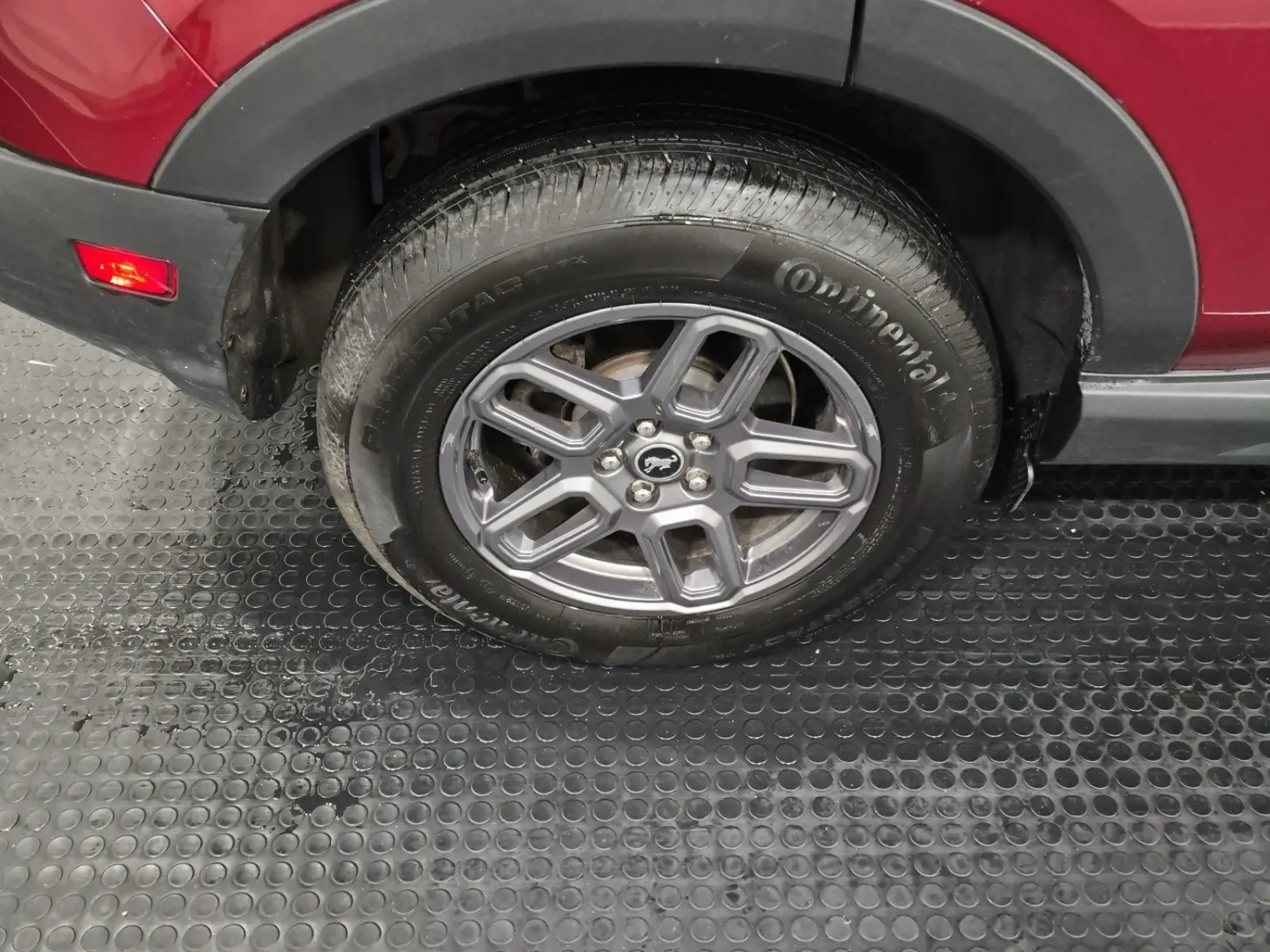 Right Rear Wheel/Tire Photo