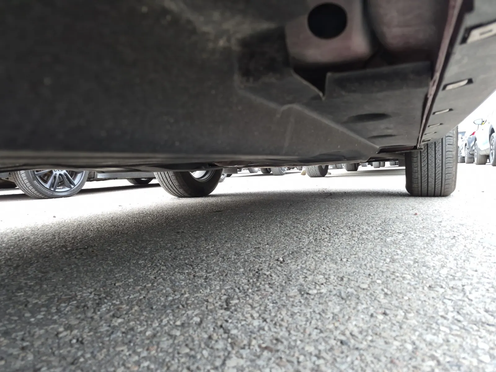 Undercarriage - Passenger Photo