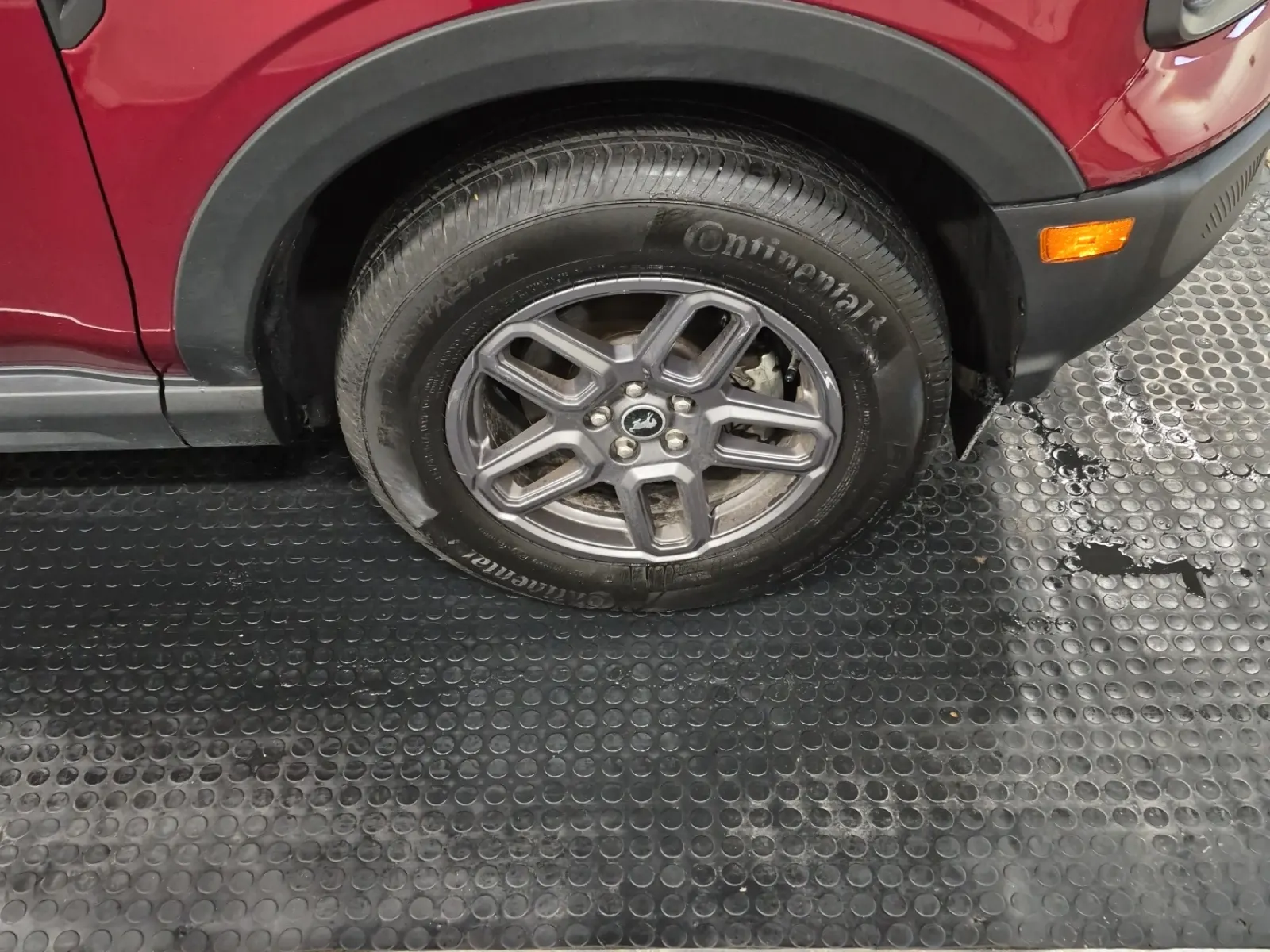 Right Front Wheel/Tire Photo