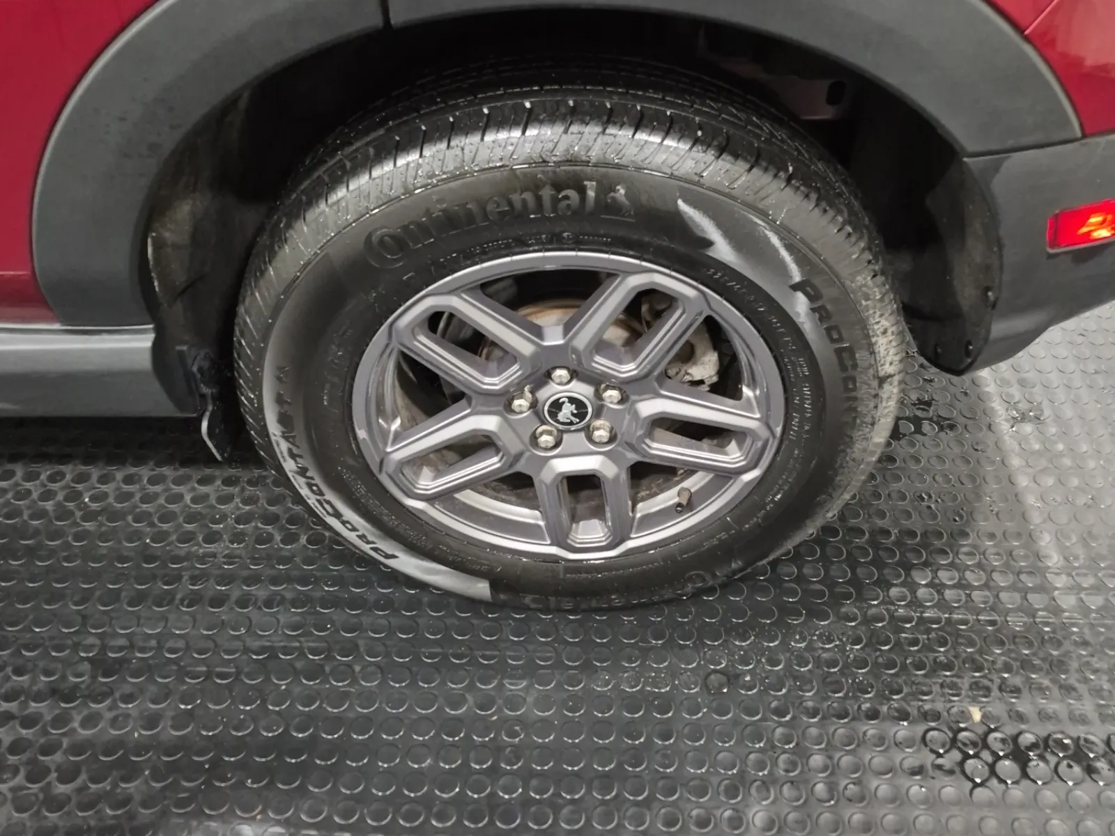 Left Rear Wheel/Tire Photo