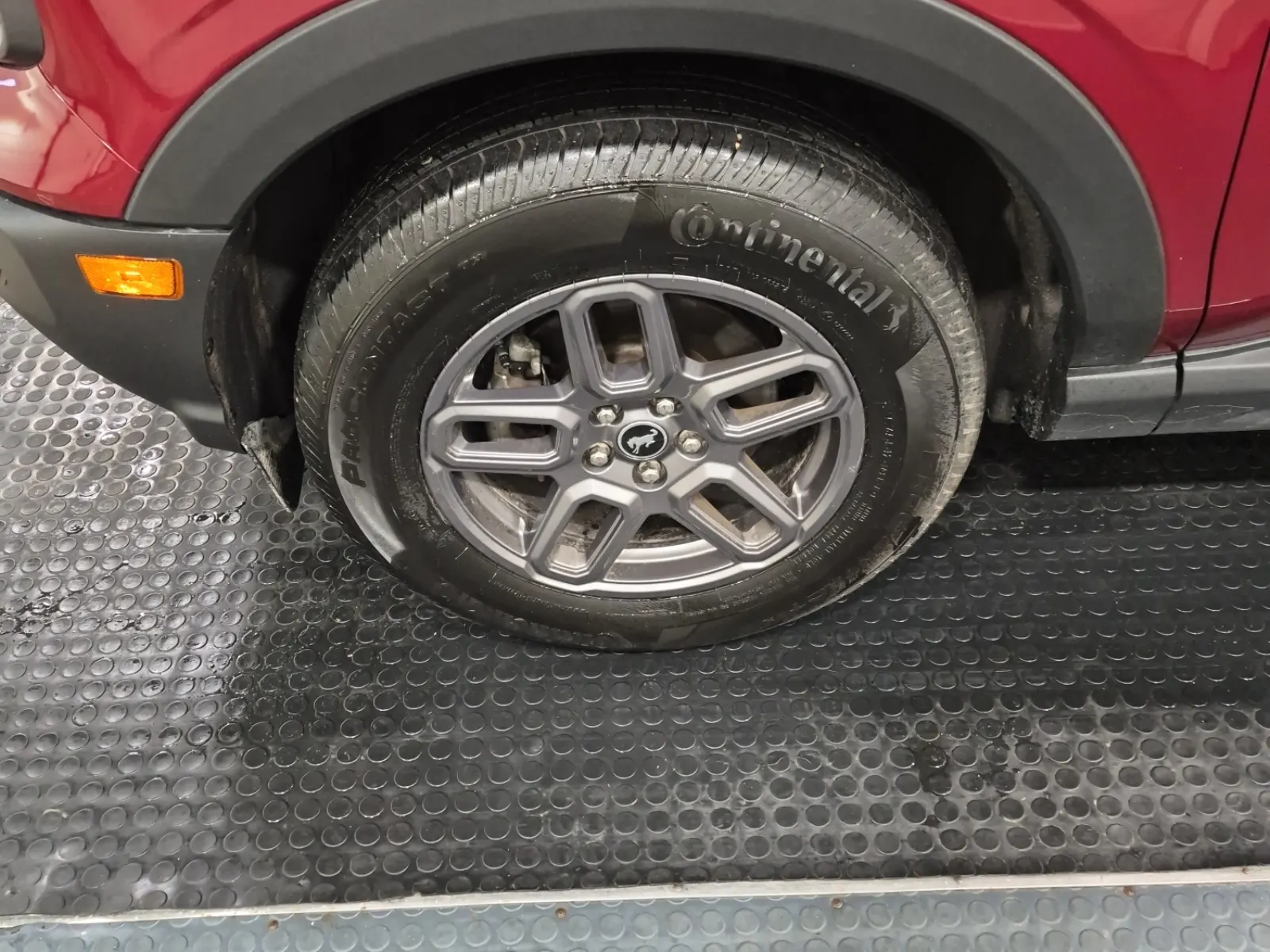 Front driver wheel/tire photo