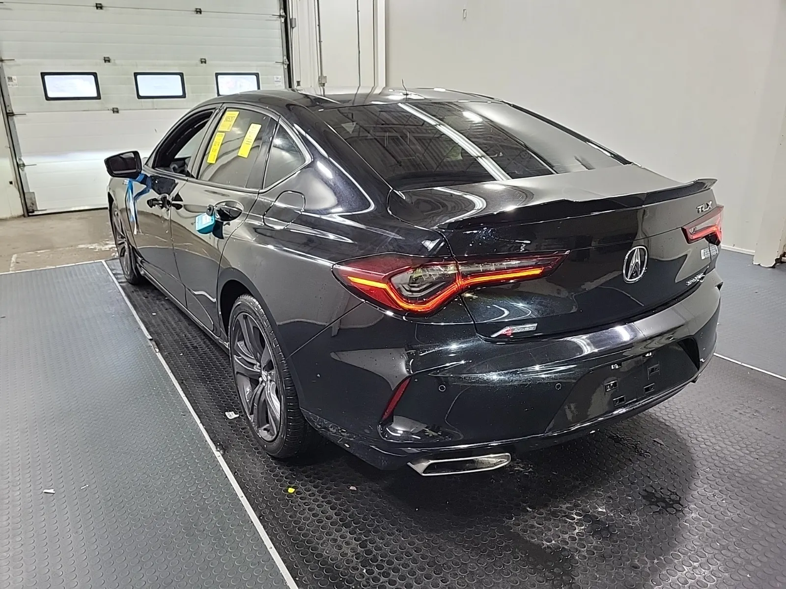 Driver Rear 3/4 Photo