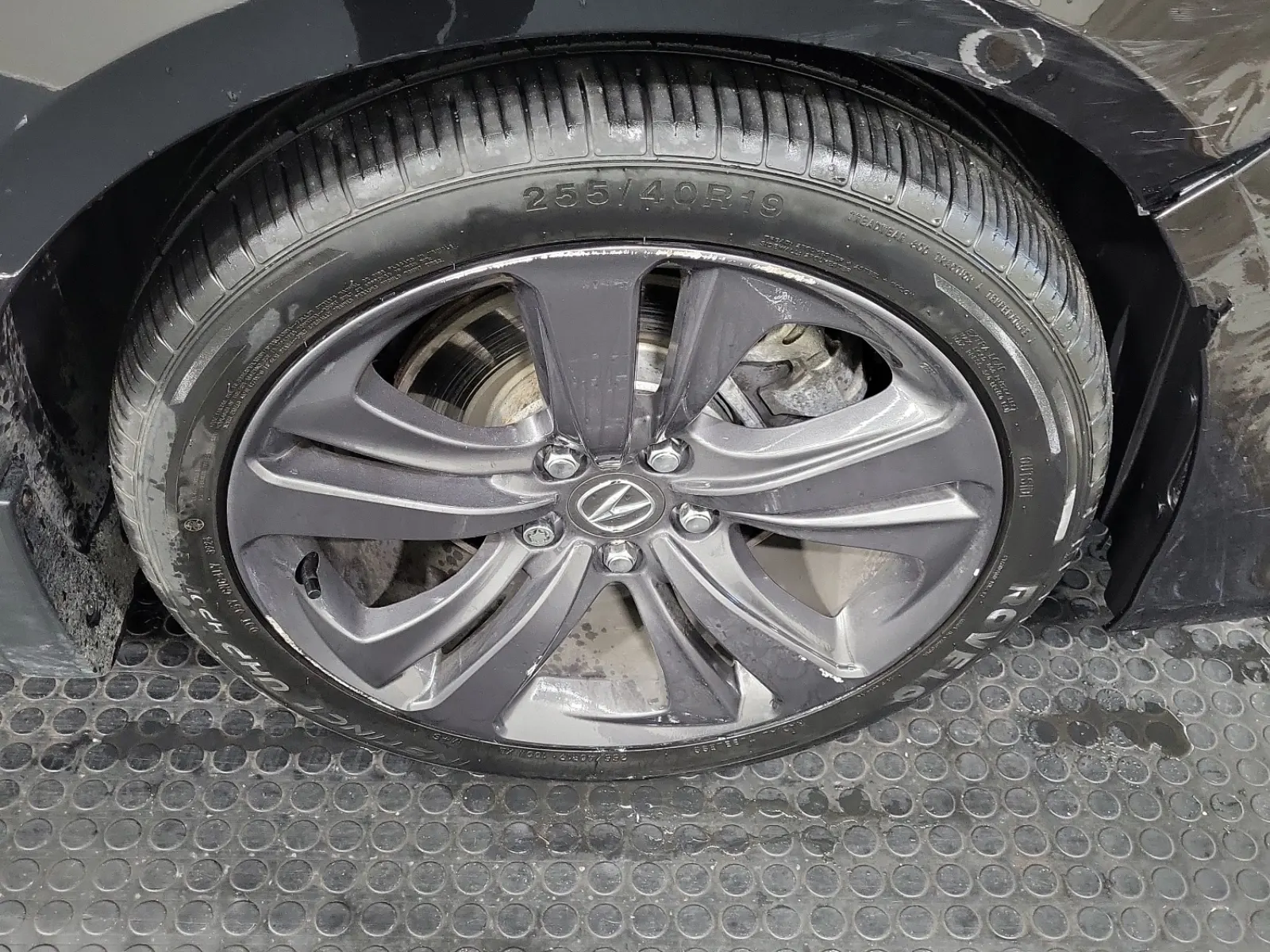 Right Front Wheel/Tire Photo