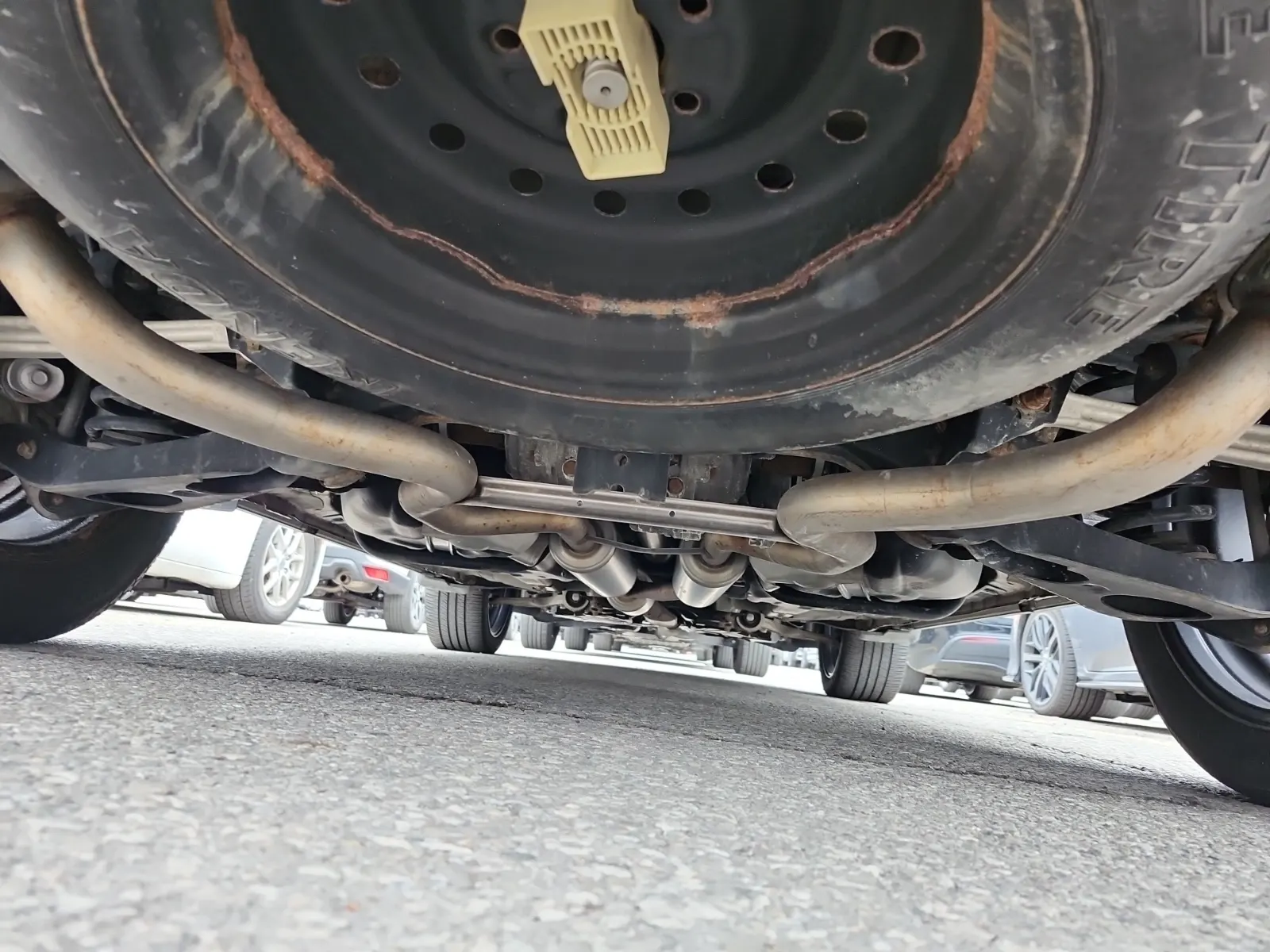 Undercarriage - Rear Photo