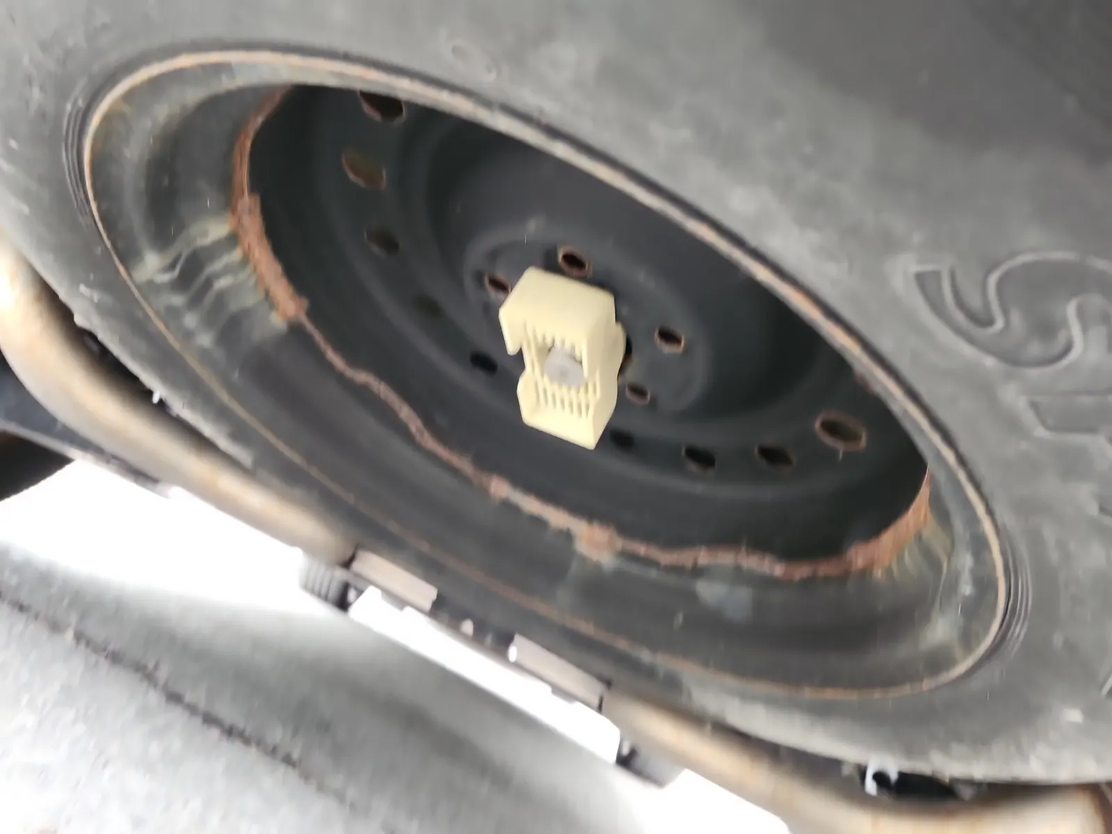 Spare Tire & Wheel Photo