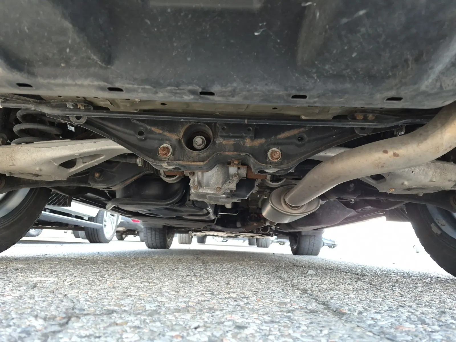 Undercarriage - Rear Photo