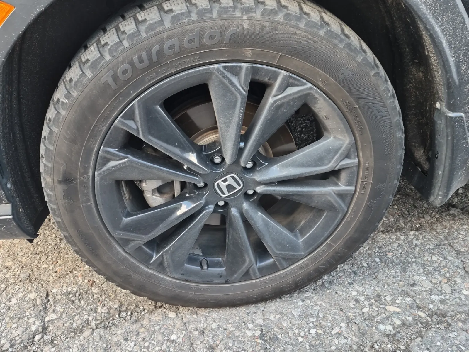 Front driver wheel/tire photo