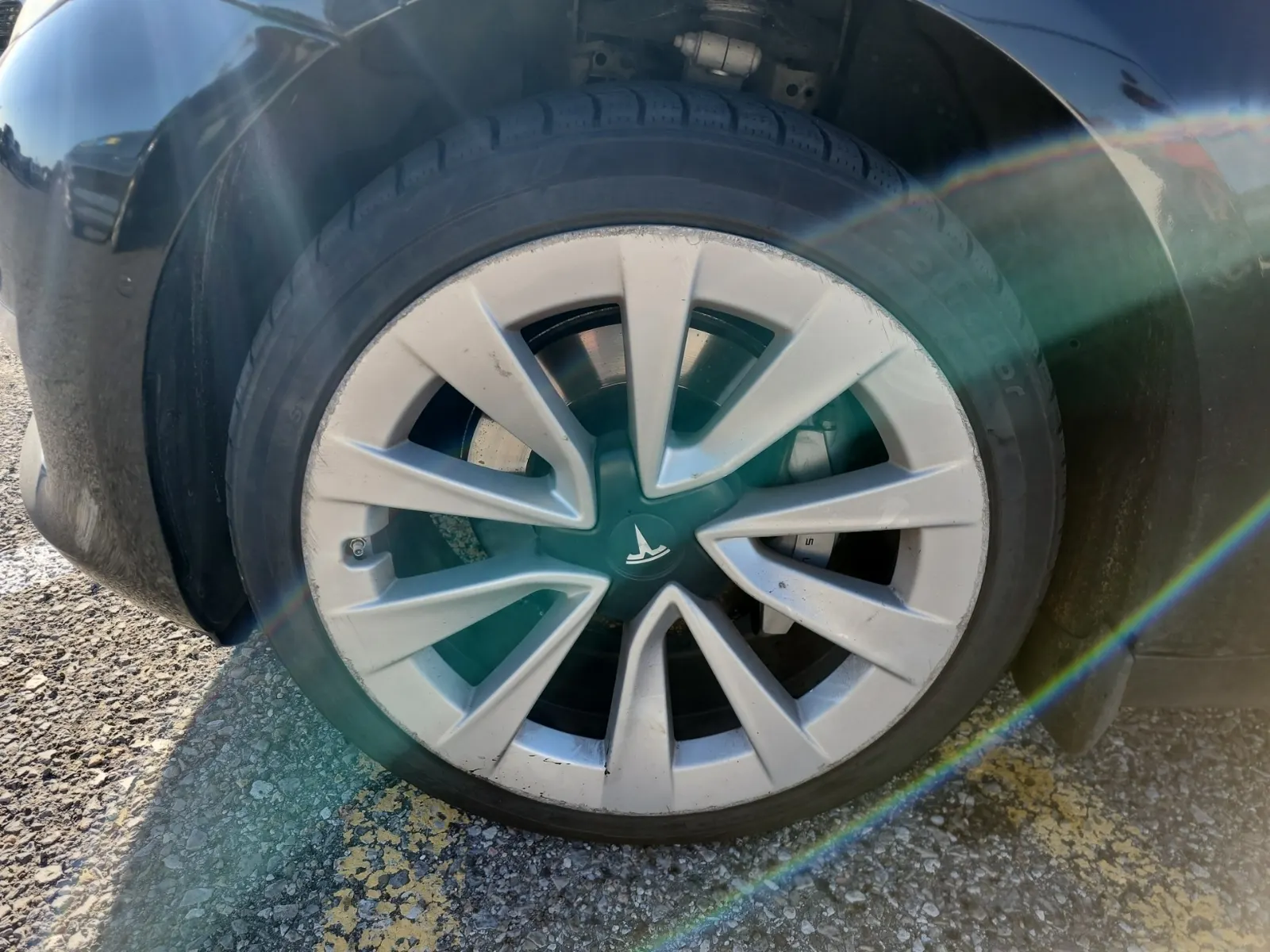 Front driver wheel/tire photo