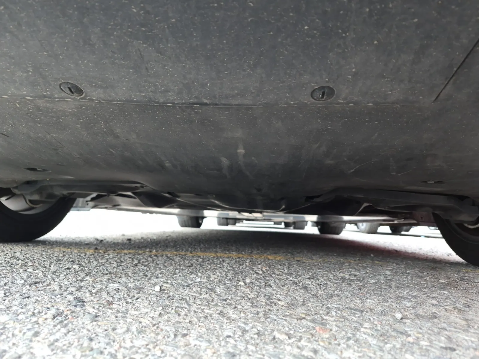 Undercarriage - Rear Photo