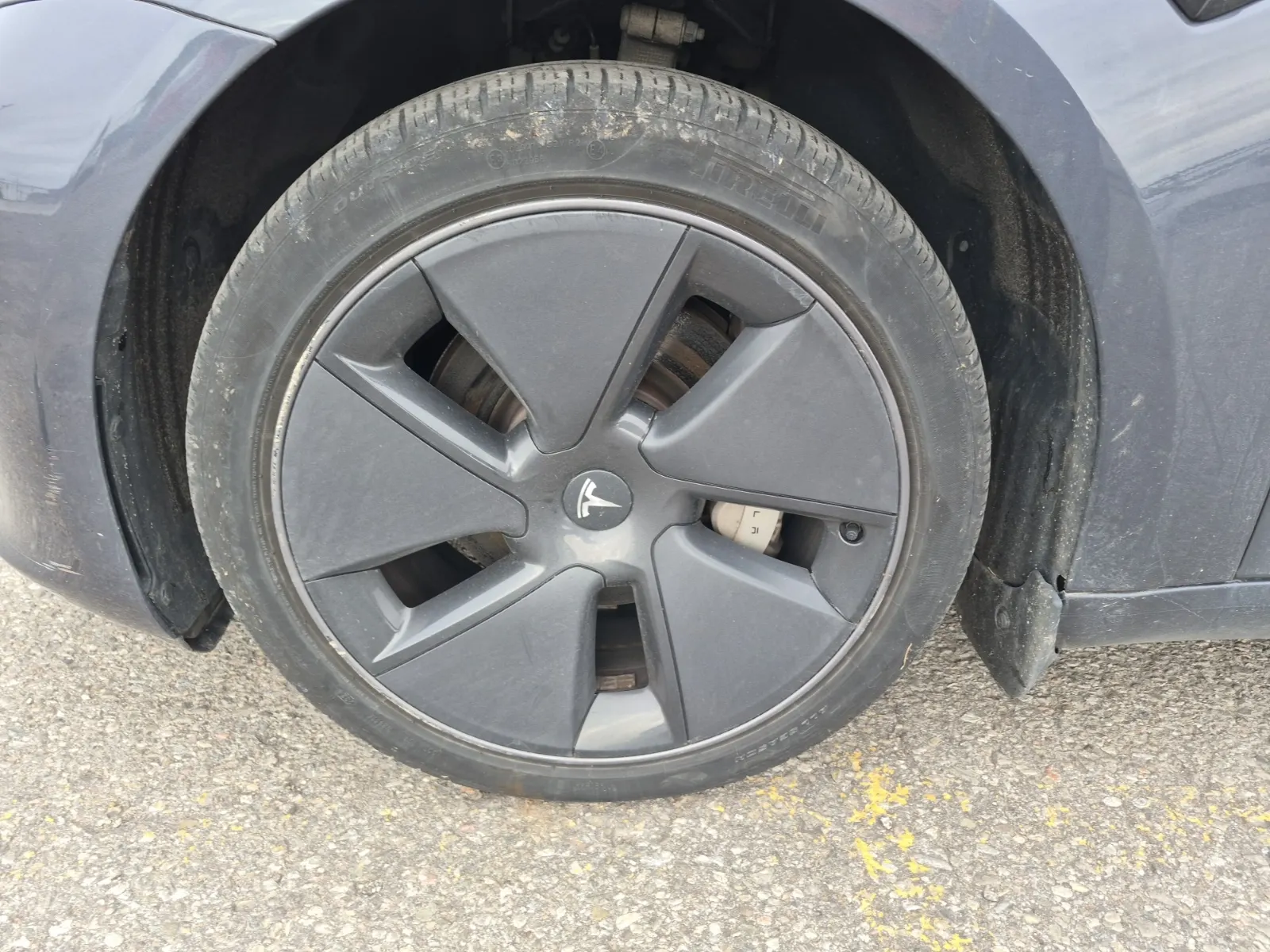 Front driver wheel/tire photo