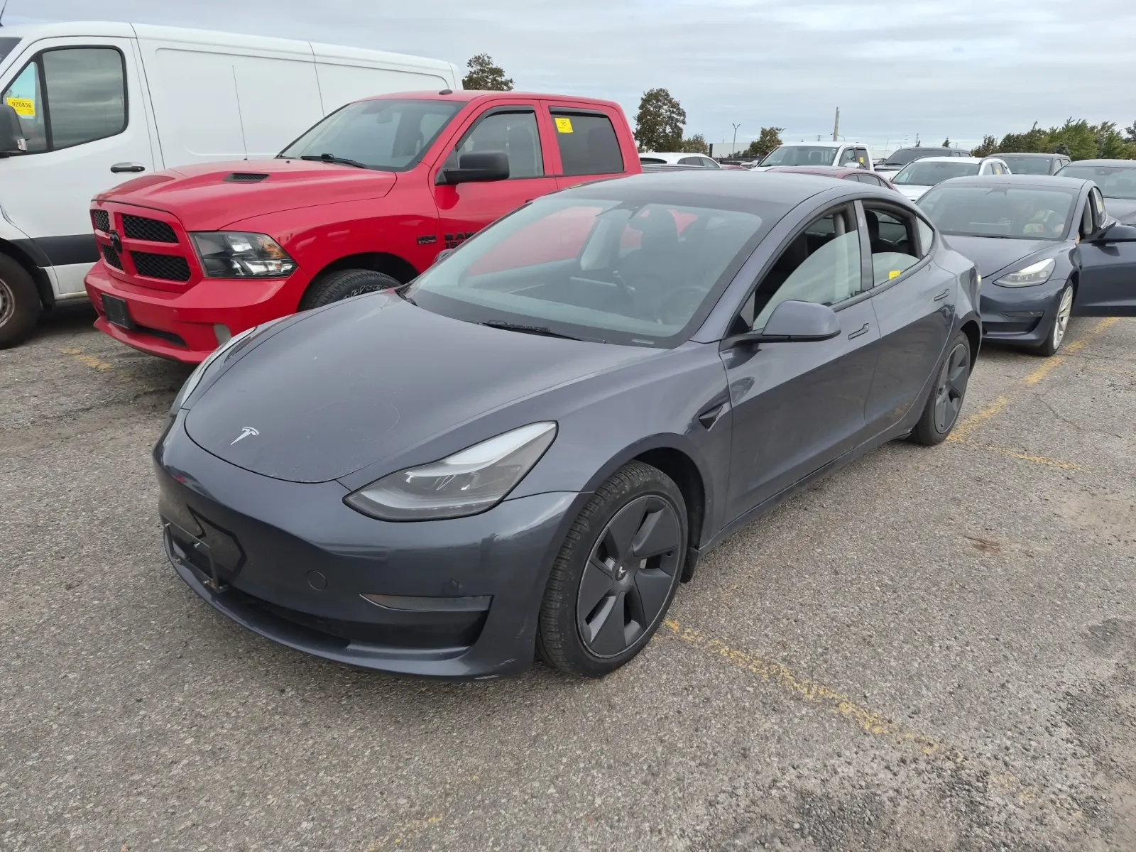 Front driver 3/4 photo