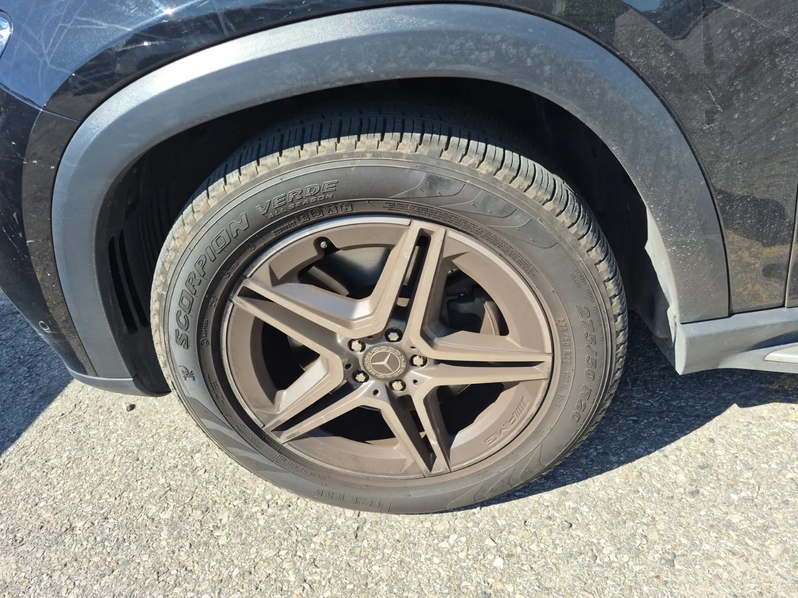 Front driver wheel/tire photo