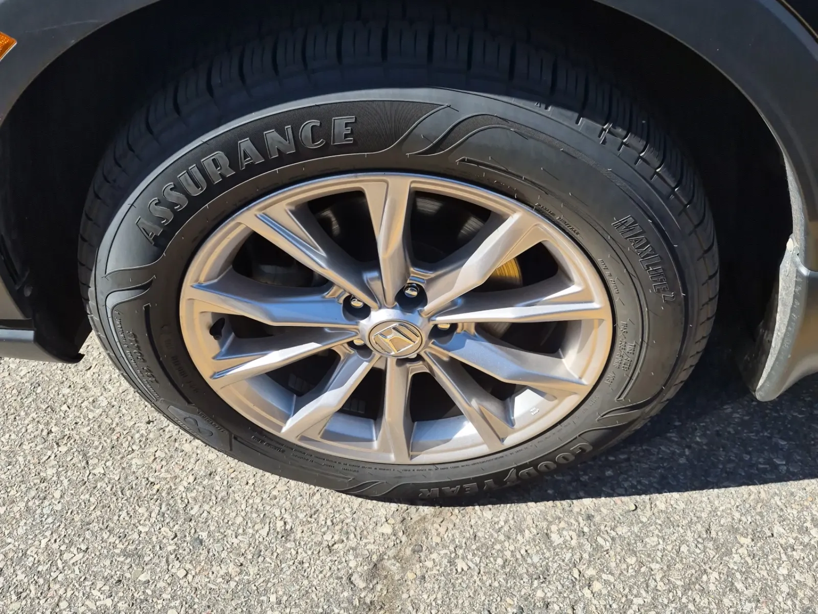 Front driver wheel/tire photo