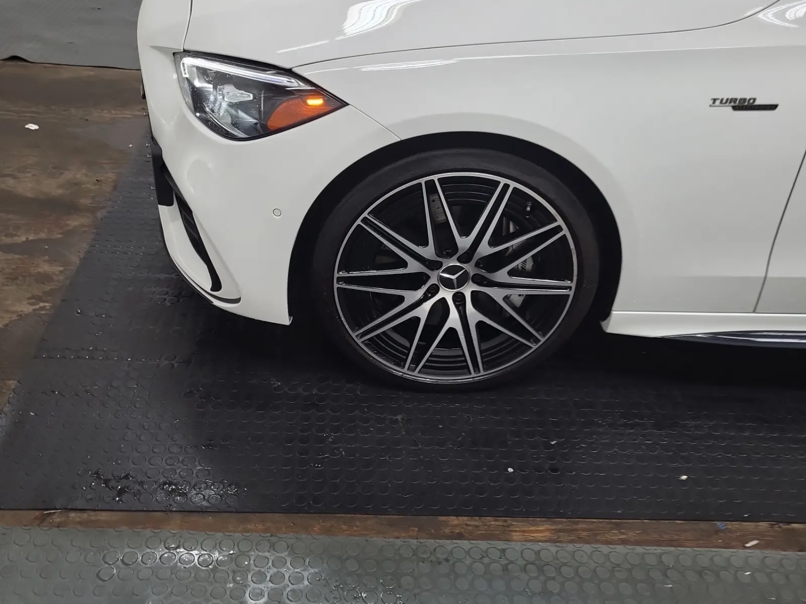 Front driver wheel/tire photo