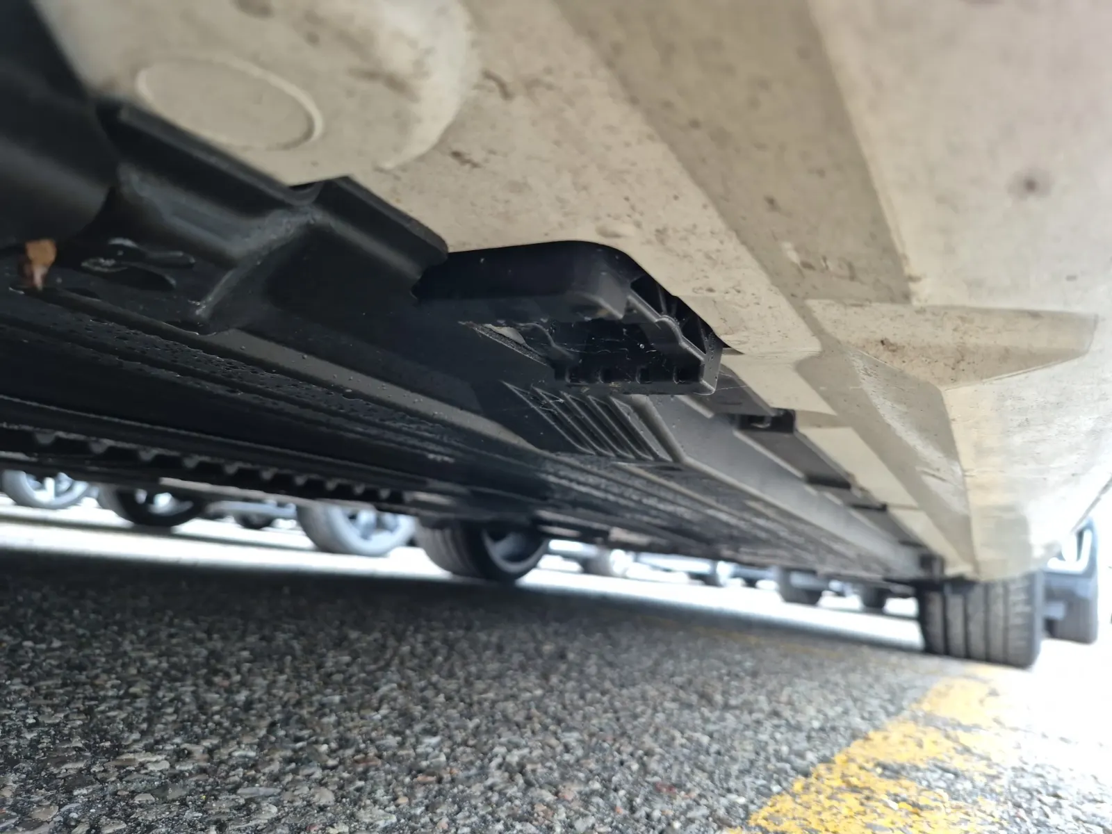 Undercarriage - Driver Photo