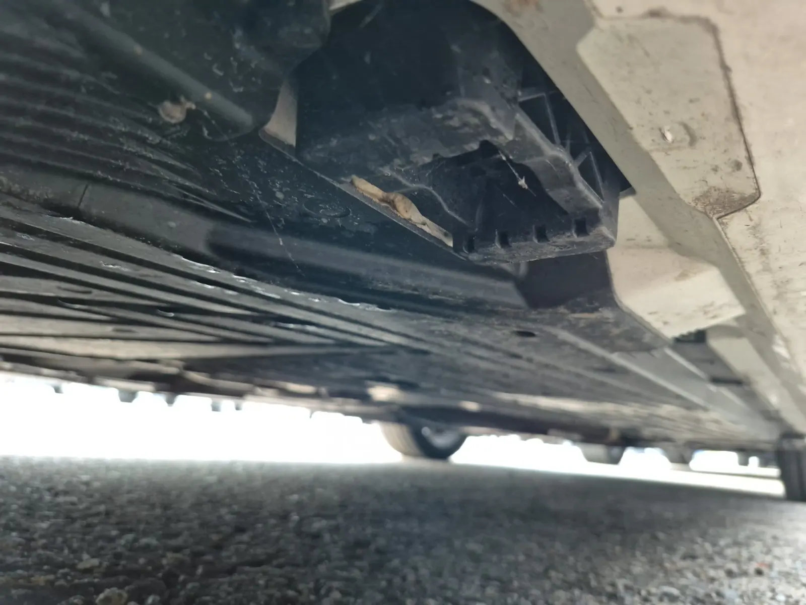 Undercarriage - Passenger Photo