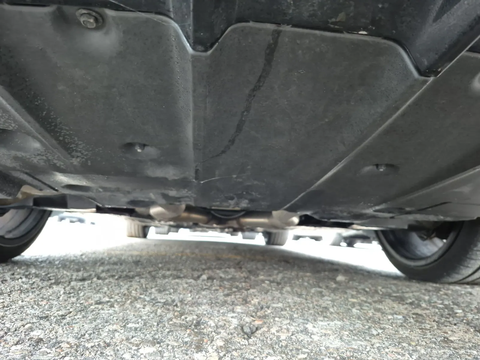 Undercarriage - Rear Photo