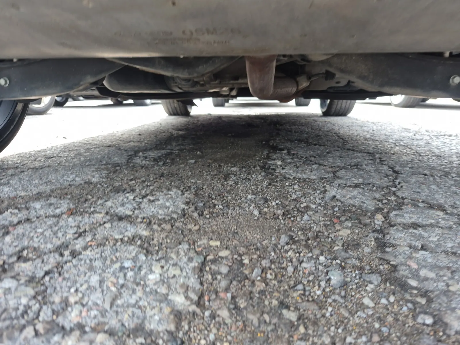 Undercarriage - Rear Photo