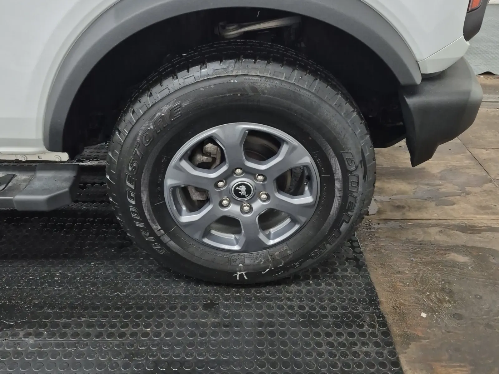 Right Front Wheel/Tire Photo
