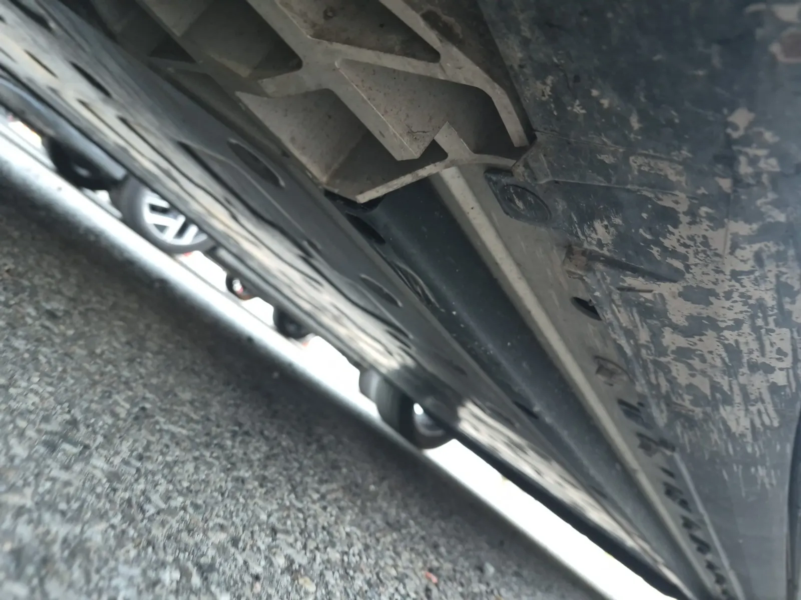 Undercarriage - Driver Photo